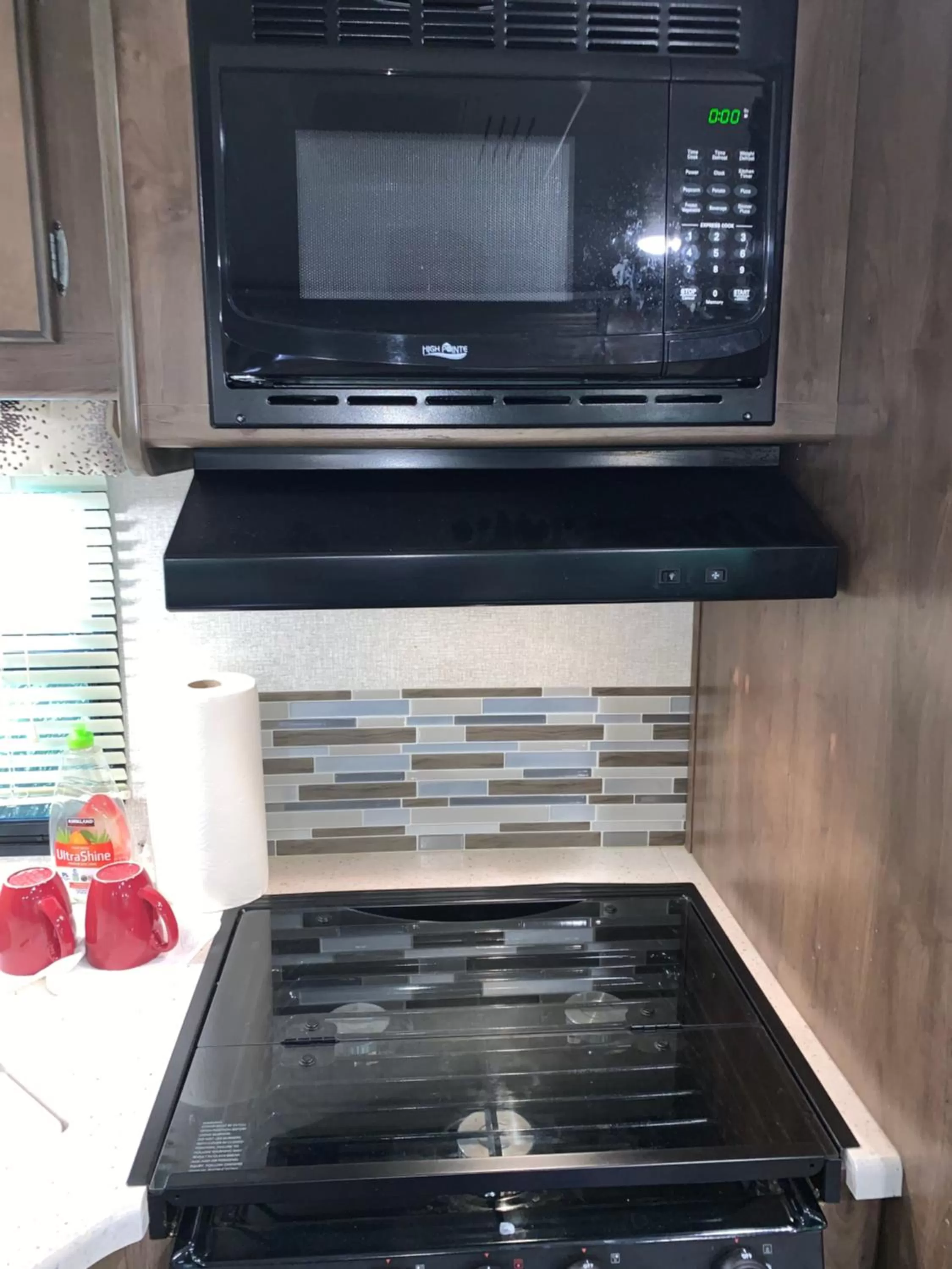 Kitchen or kitchenette in Glacier Haven Inn