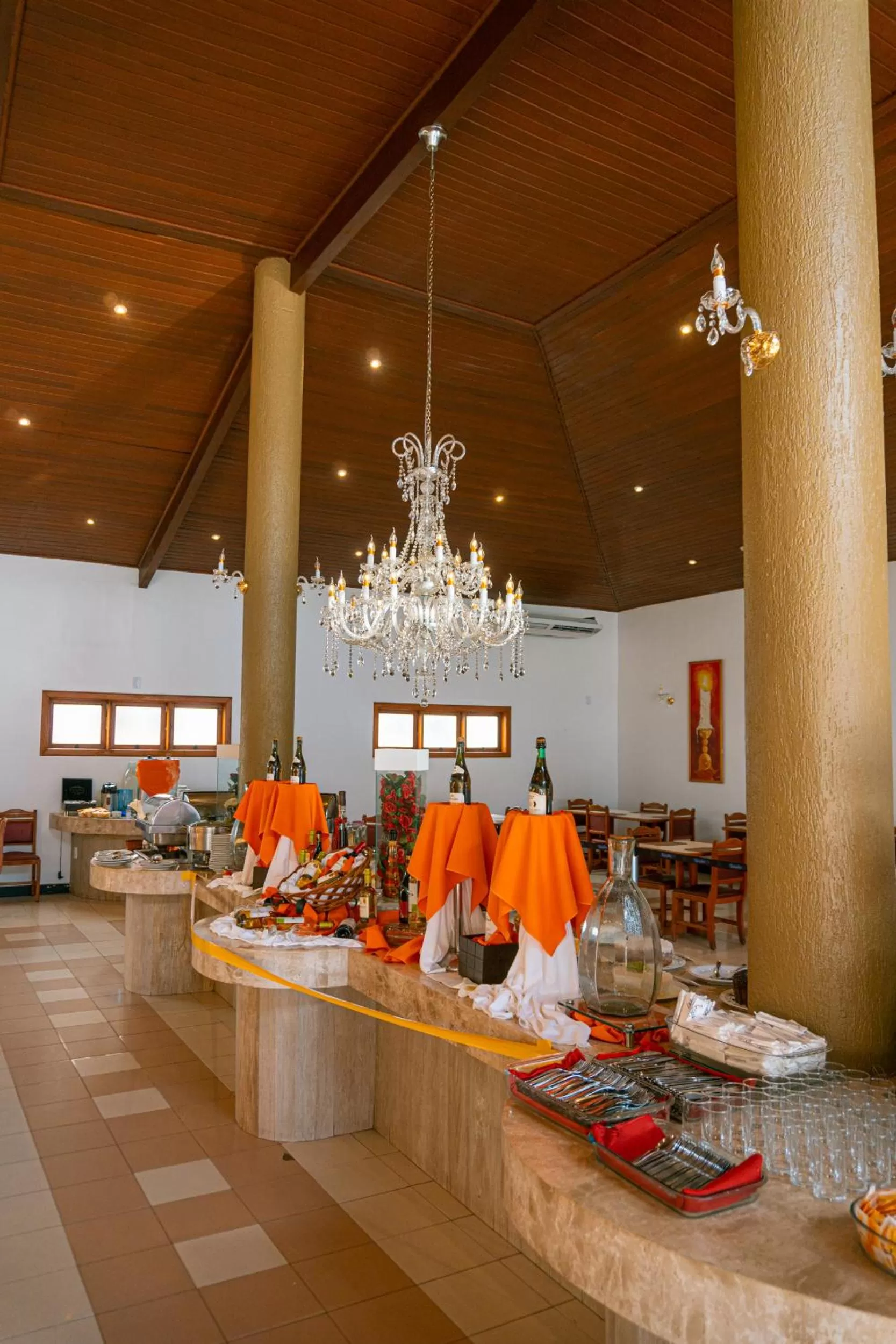 Buffet breakfast in Porto das Naus Praia Hotel