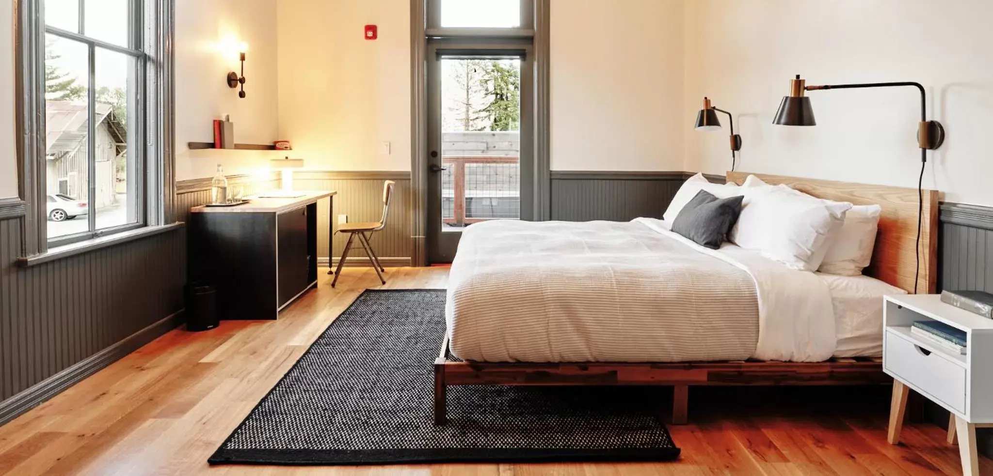 Deluxe King Room in Thatcher Hotel Deluxe King Room in Thatcher Hotel