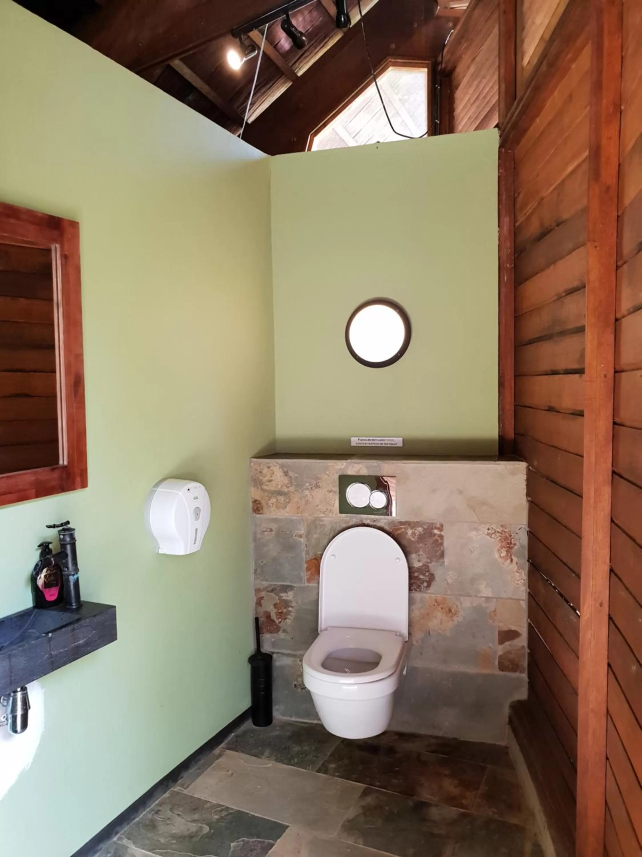 Toilet in Houttuyn Wellness River Resort