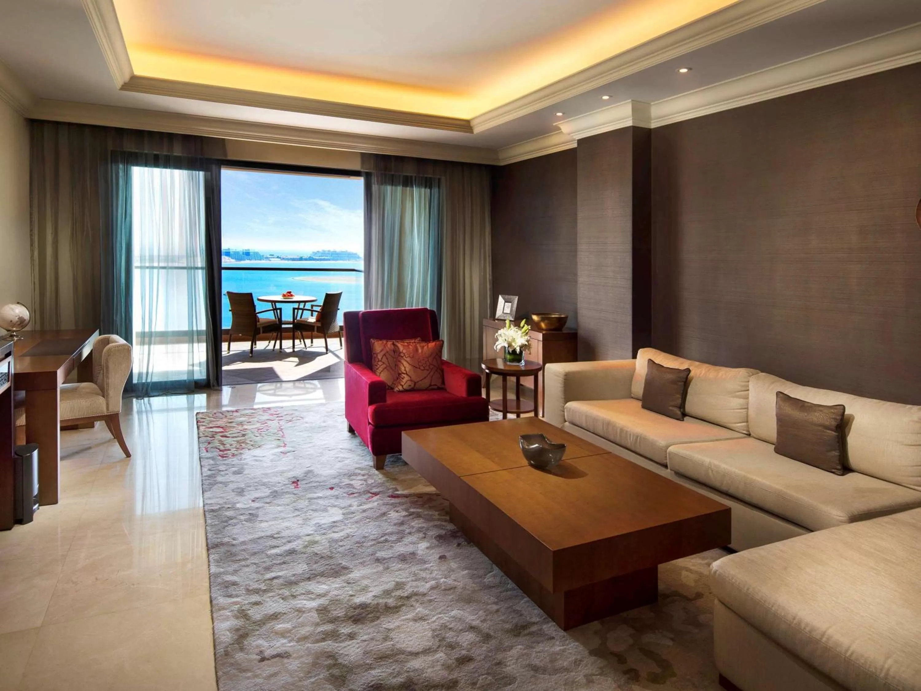 Photo of the whole room in Fairmont The Palm