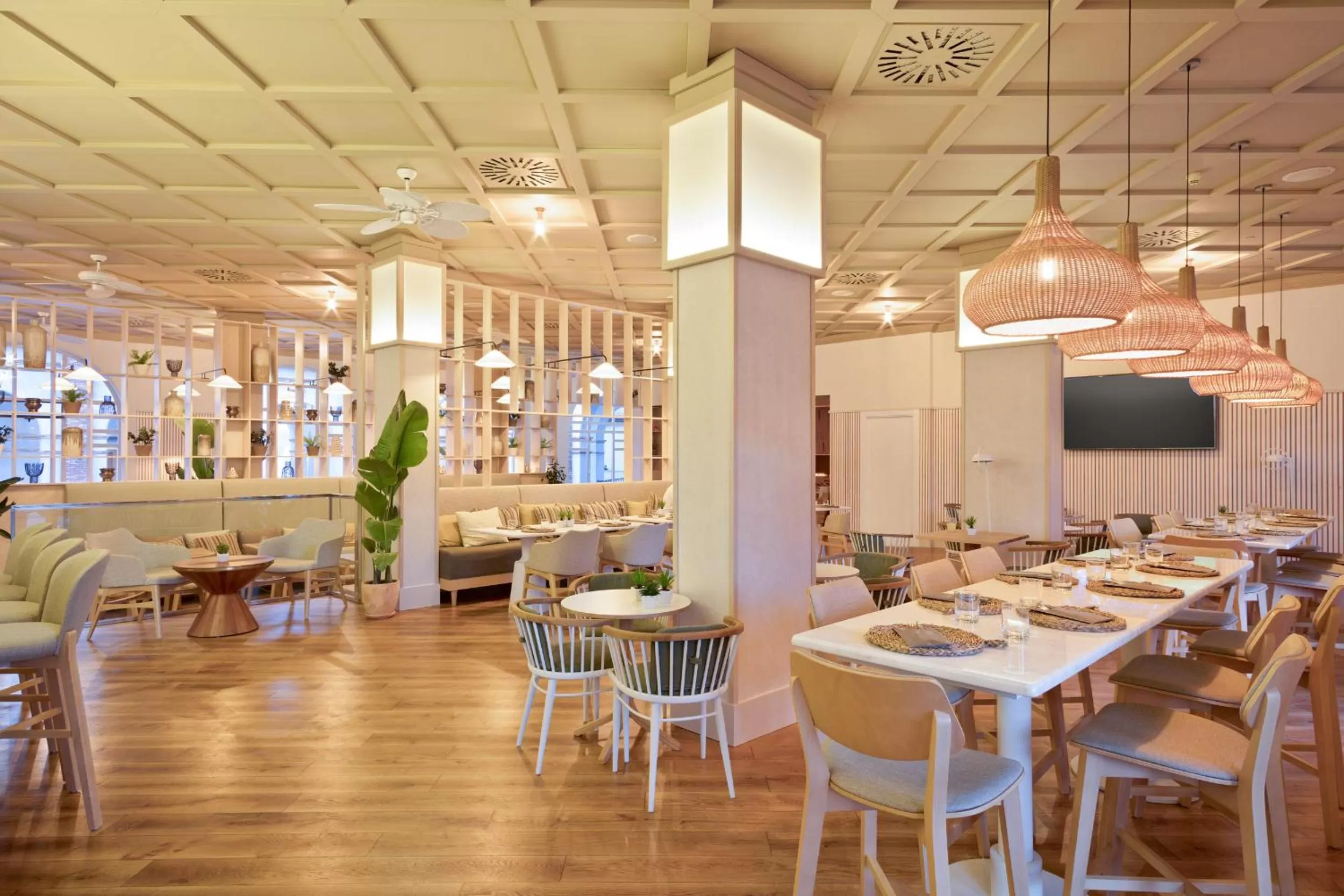 Restaurant/places to eat in Melia Villaitana