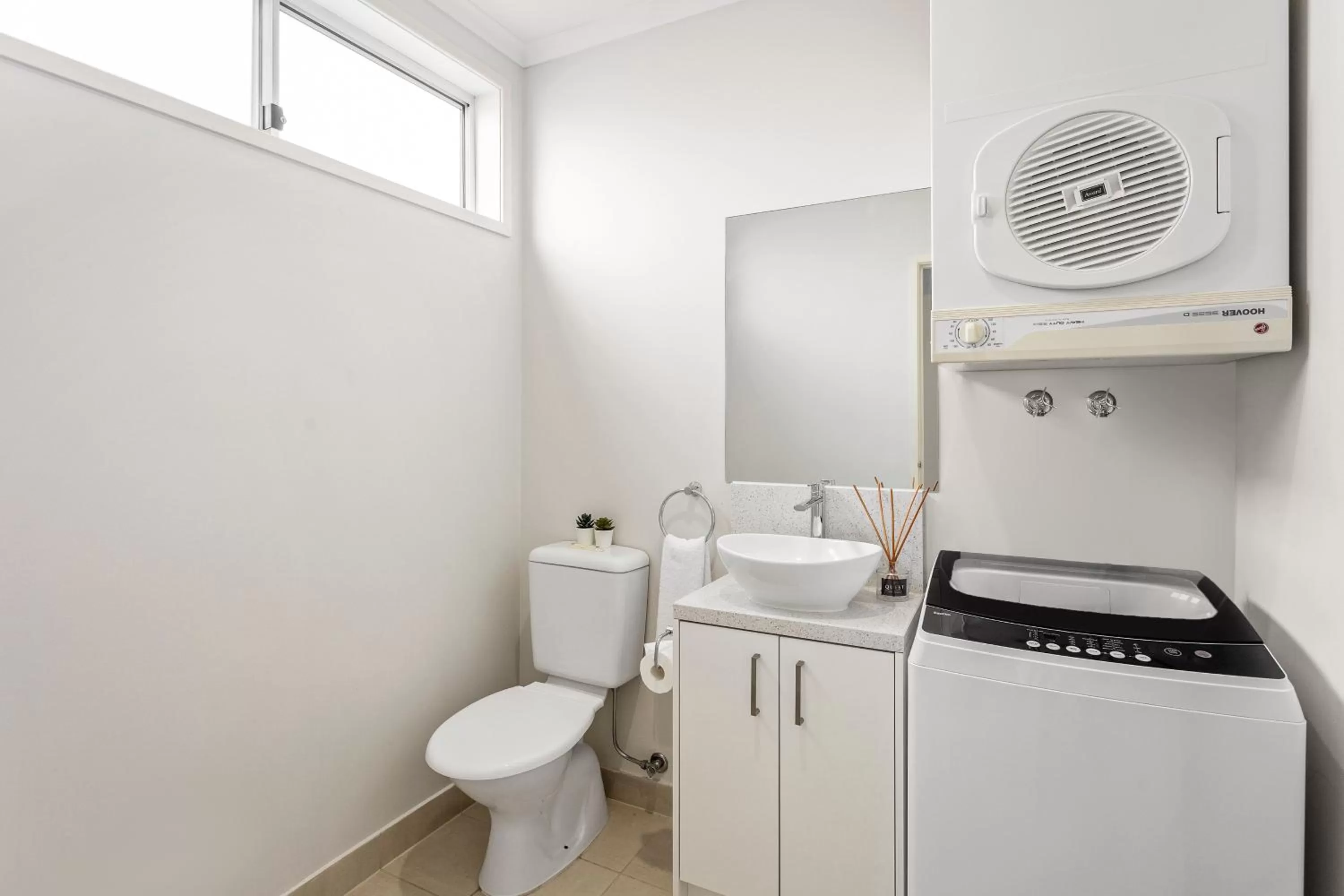 Toilet in Quest Williamstown North