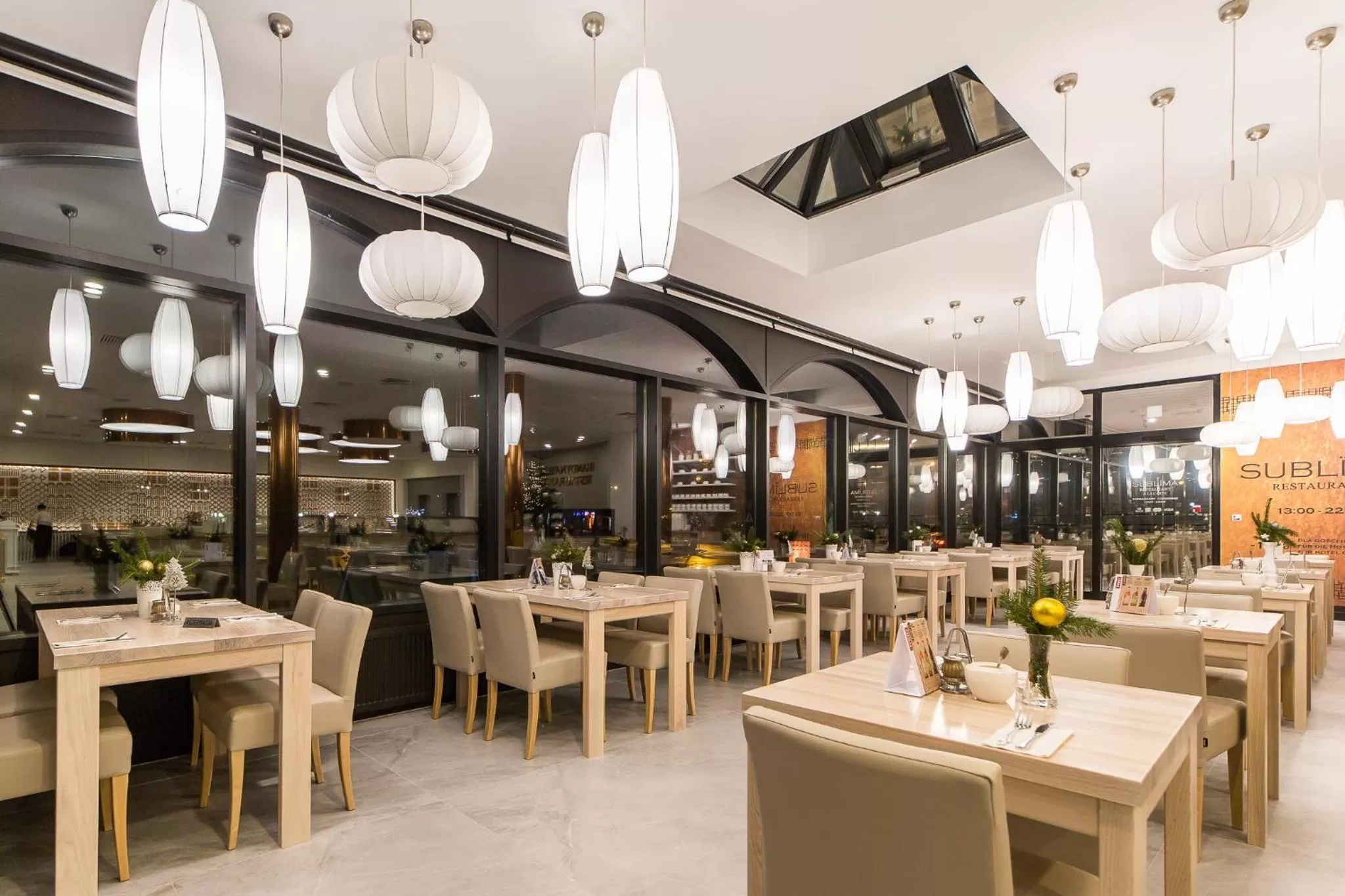 Restaurant/places to eat in Hotel New Skanpol