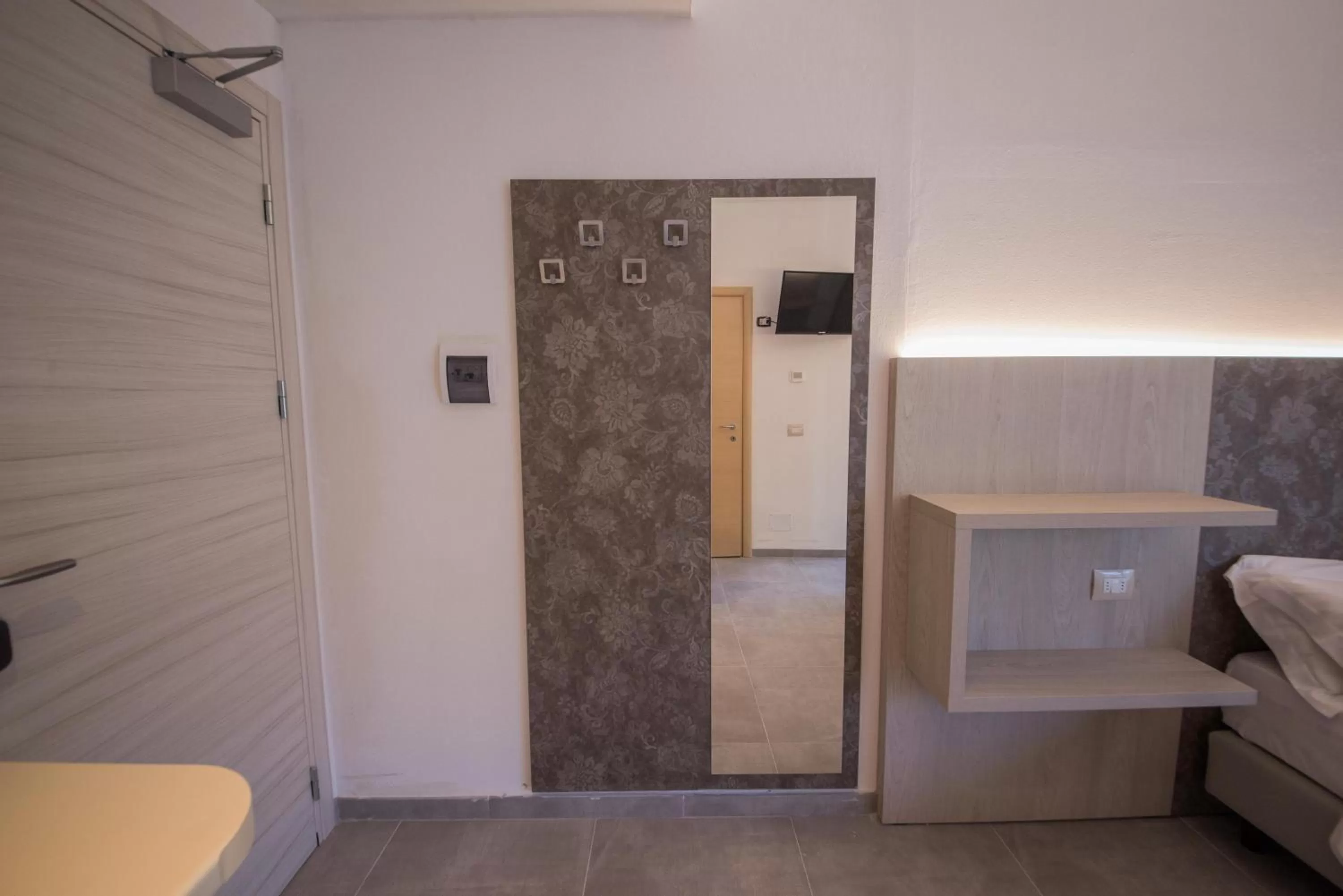 Photo of the whole room, Bed in Residence Cristine