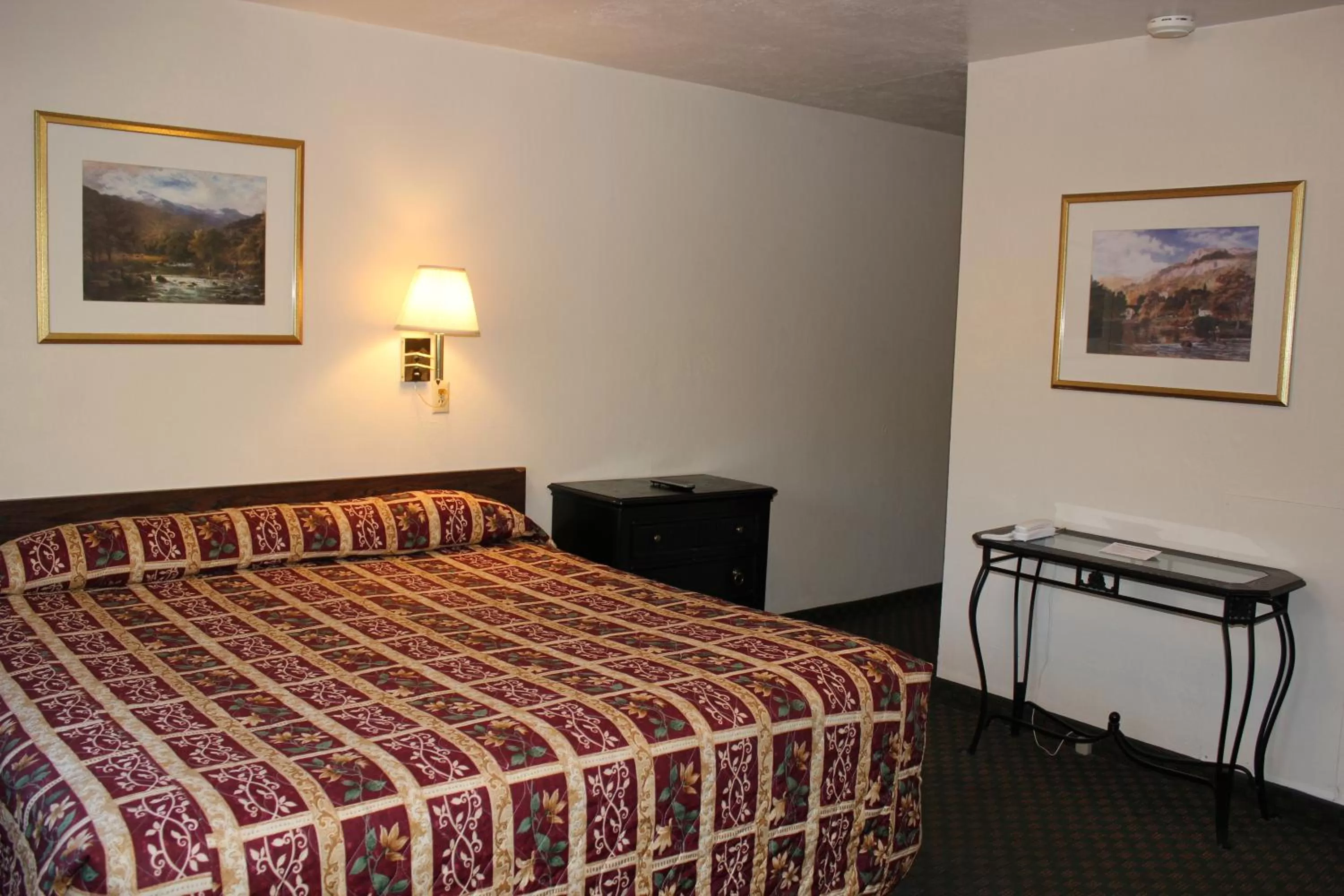 Suite with River View in Lava Spa Motel & RV