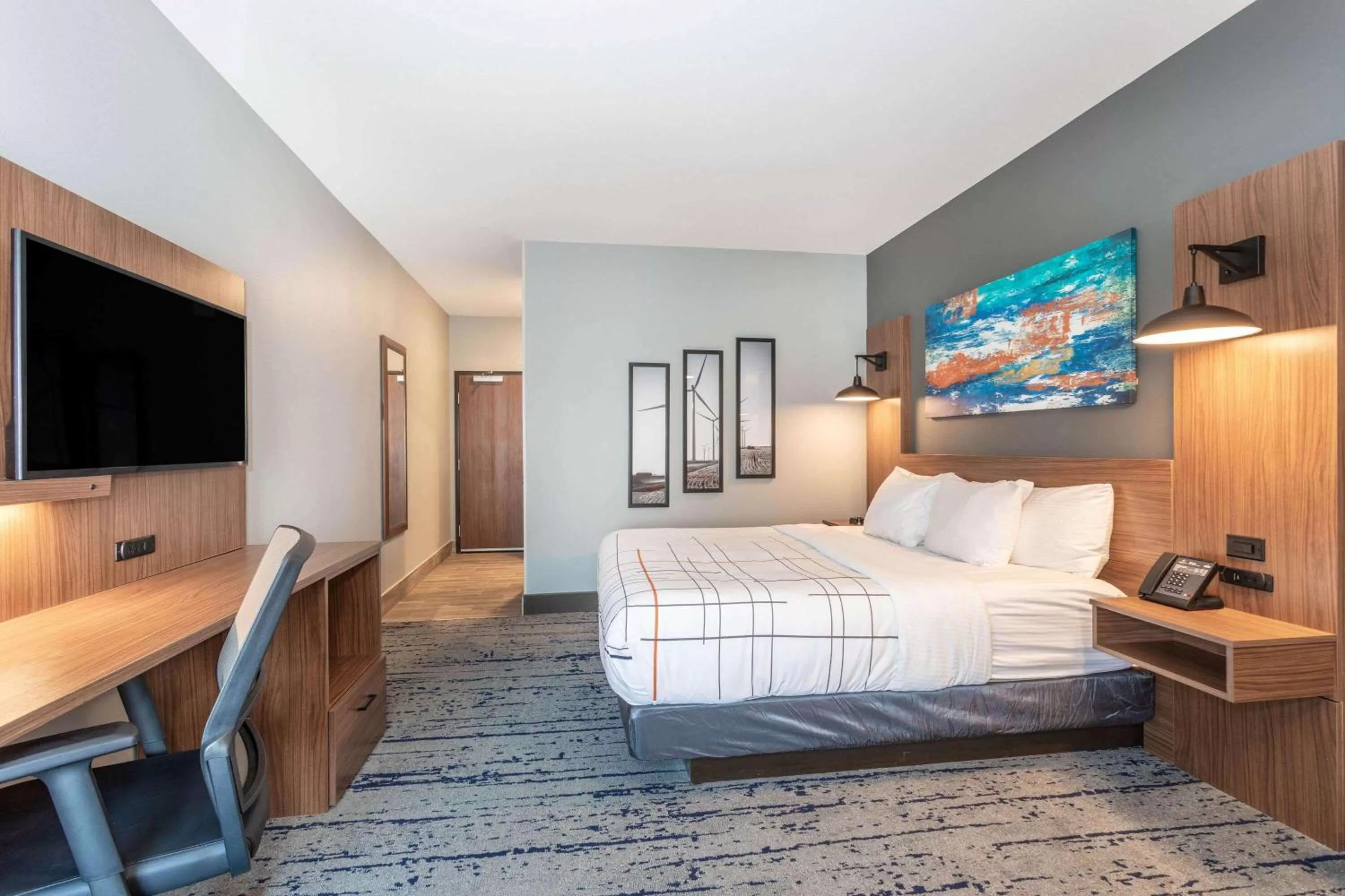 Photo of the whole room, Bed in La Quinta Inn & Suites Limon by Wyndham