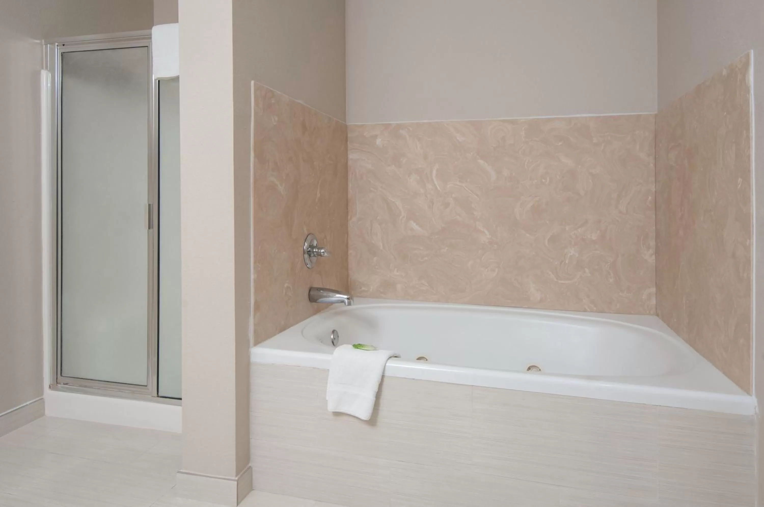 Photo of the whole room in Holiday Inn Express Hotel & Suites San Antonio - Rivercenter Area by IHG