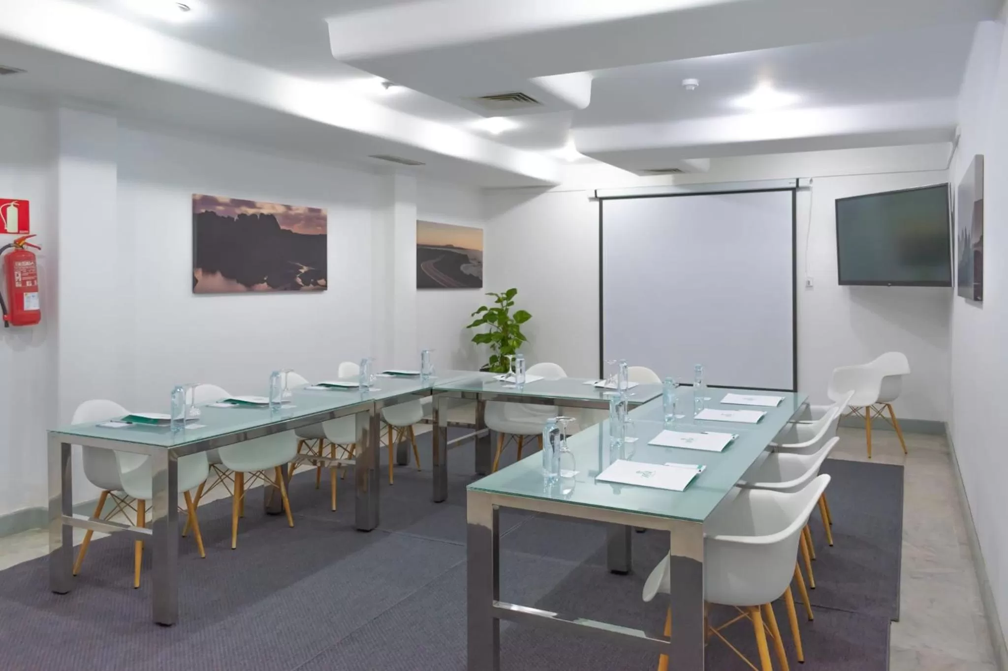 Business facilities in Hyde Park Lane