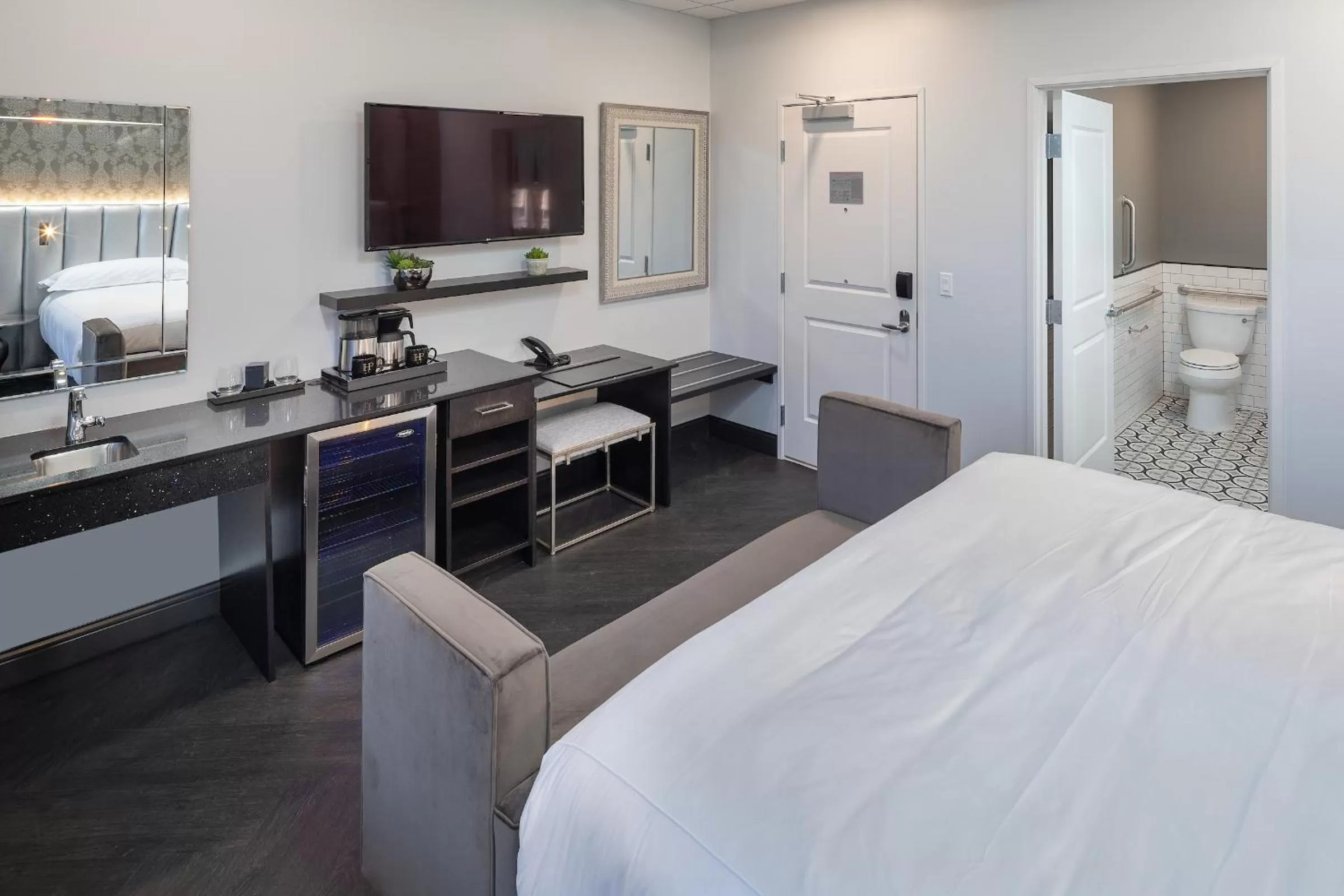 TV and multimedia, Bed in Hotel On Phillips