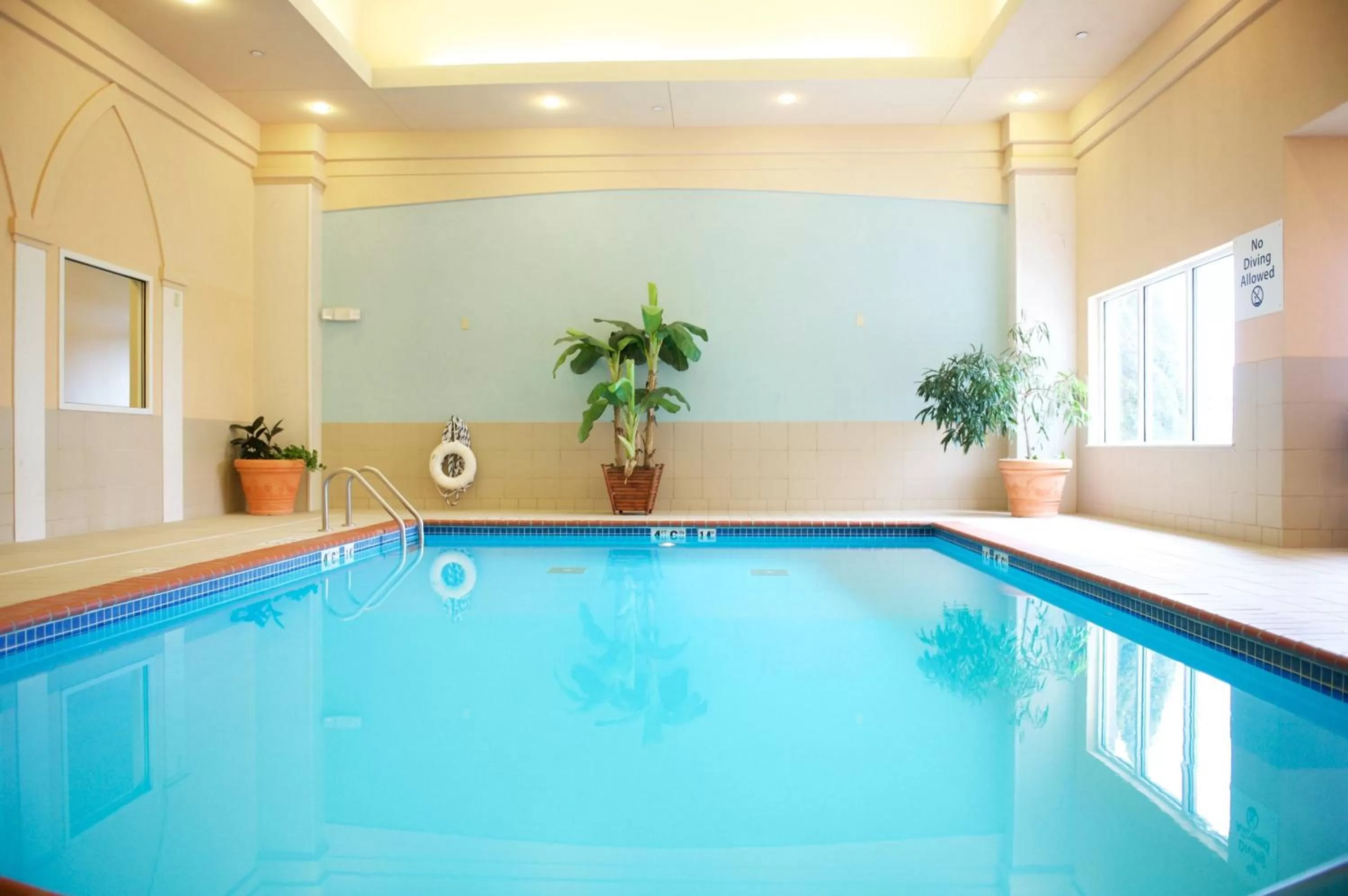 Swimming pool in Holiday Inn Effingham by IHG