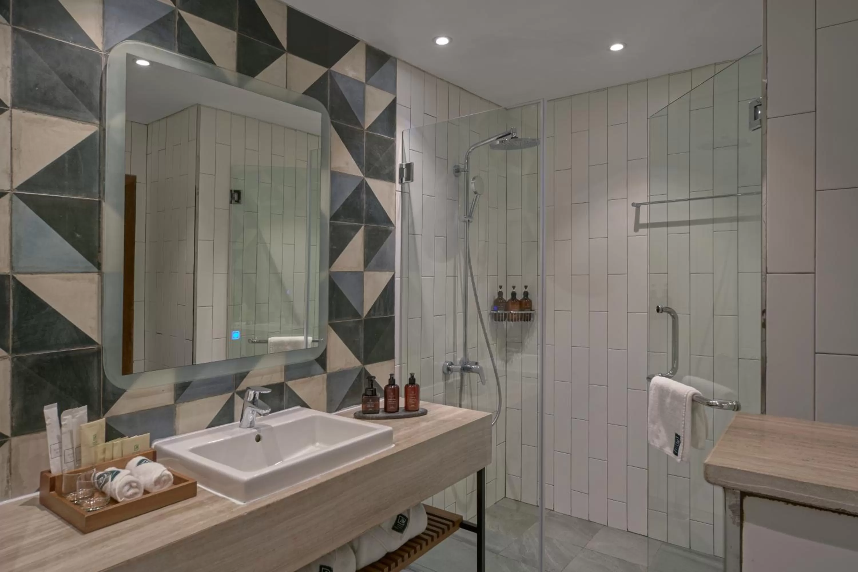 Shower in Baitong Hotel & Resort Phnom Penh