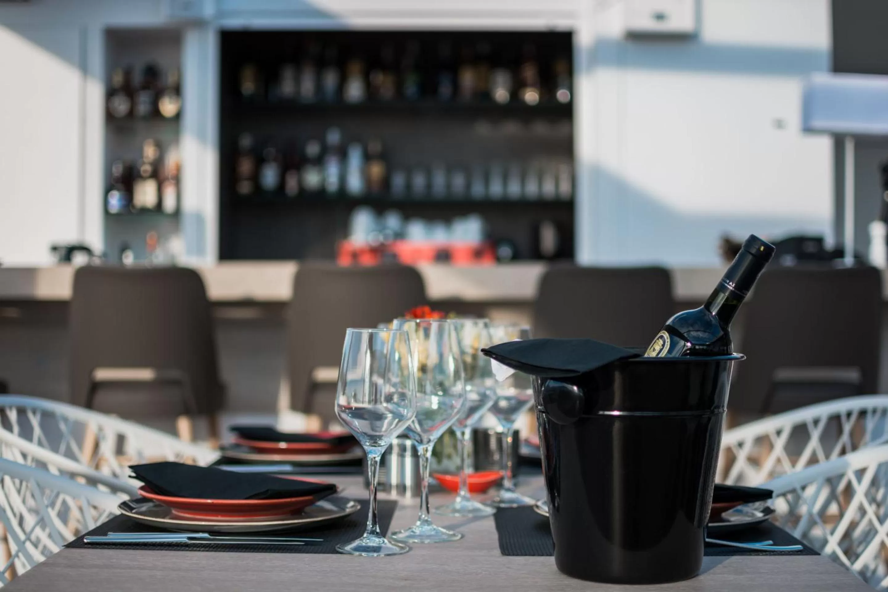 Restaurant/places to eat in Acropolis Select