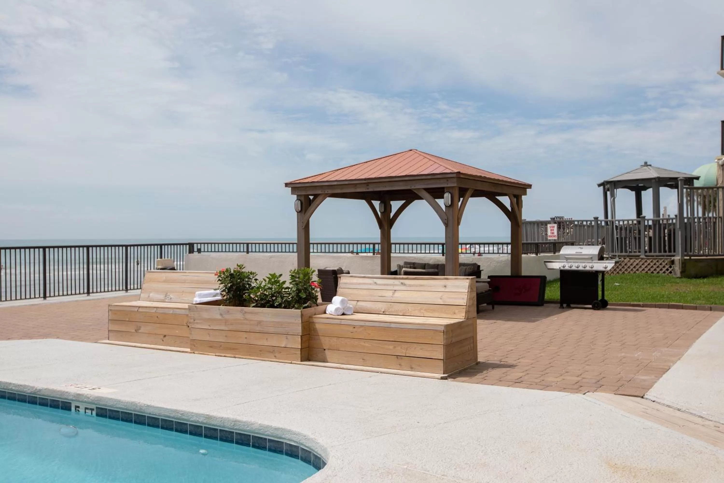 Swimming pool in Garden City Inn