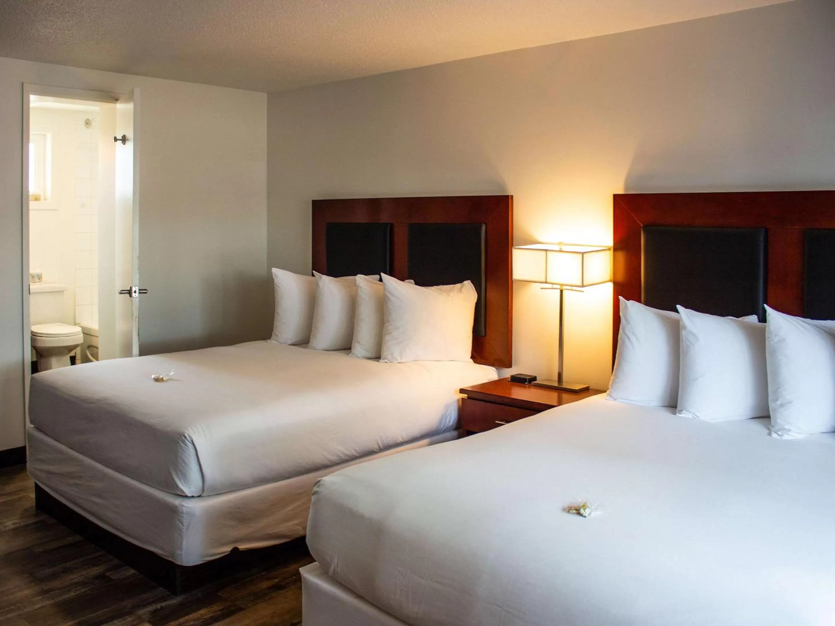 Photo of the whole room, Bed in Hotel Penticton, Ascend Hotel Collection