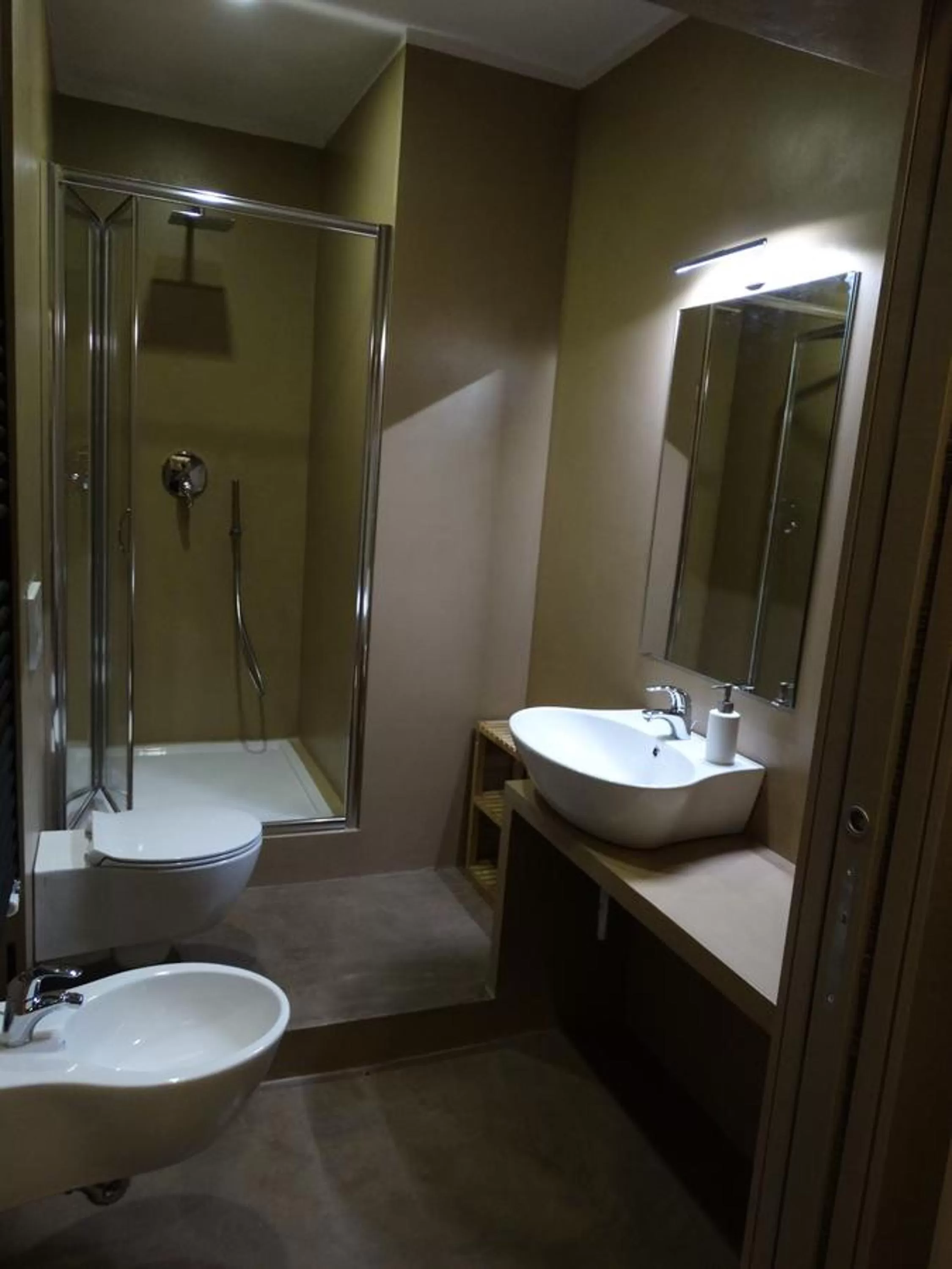 Shower in Siena Gallery - Rooms Only