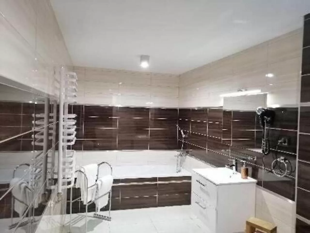 Bathroom, Kitchen/Kitchenette in Pensjonat Sandomierski