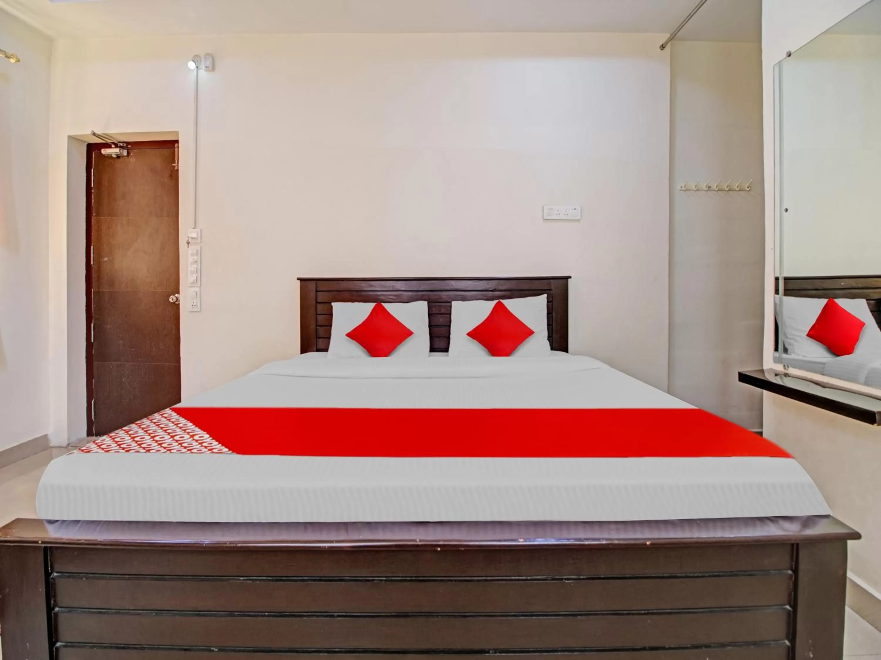Bedroom, Bed in OYO Flagship Kk Royal Grand