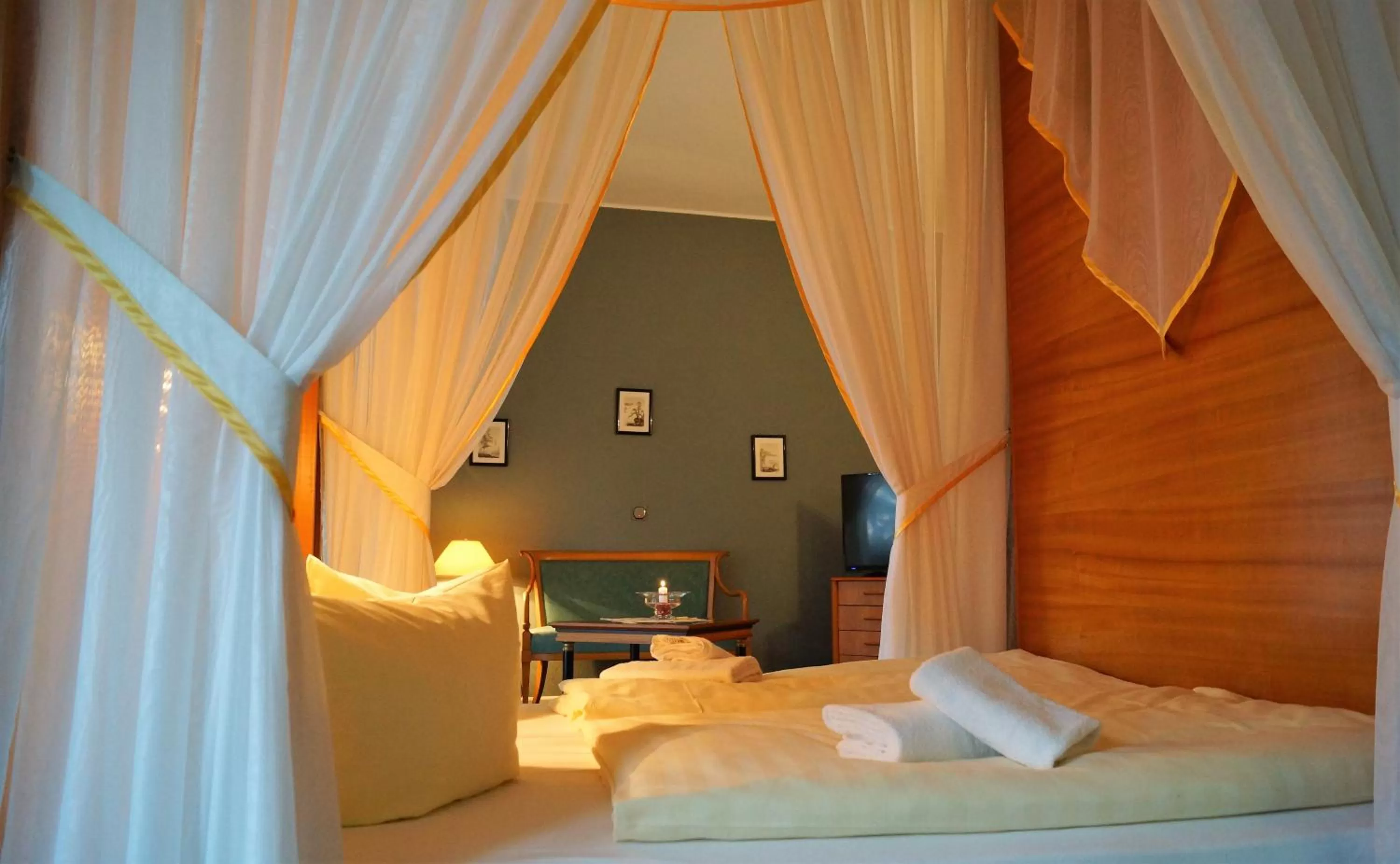 Bed in Waldhotel am See Berlin-Schmöckwitz