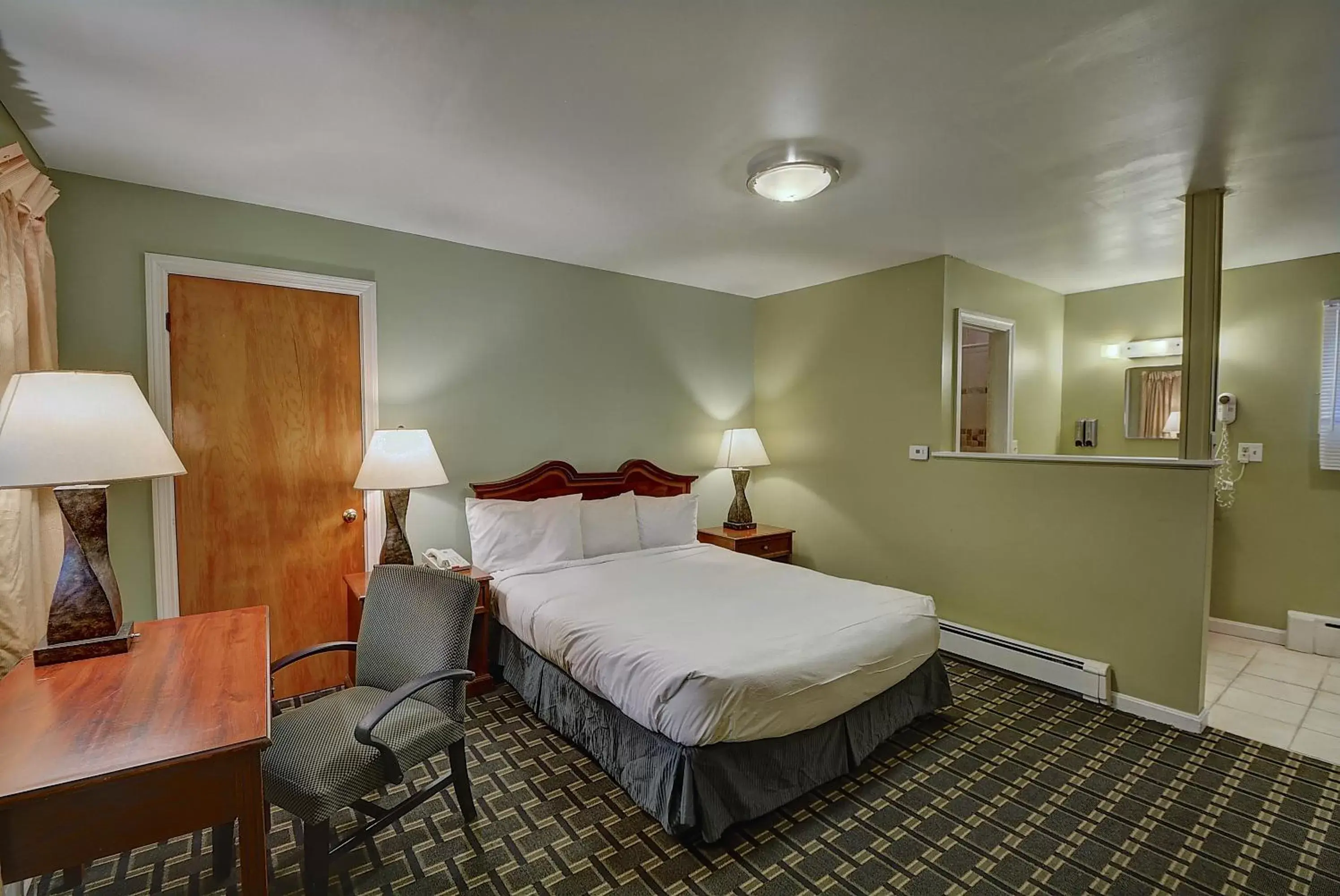 King Room in Colonial Motel and Spa King Room in Colonial Motel and Spa