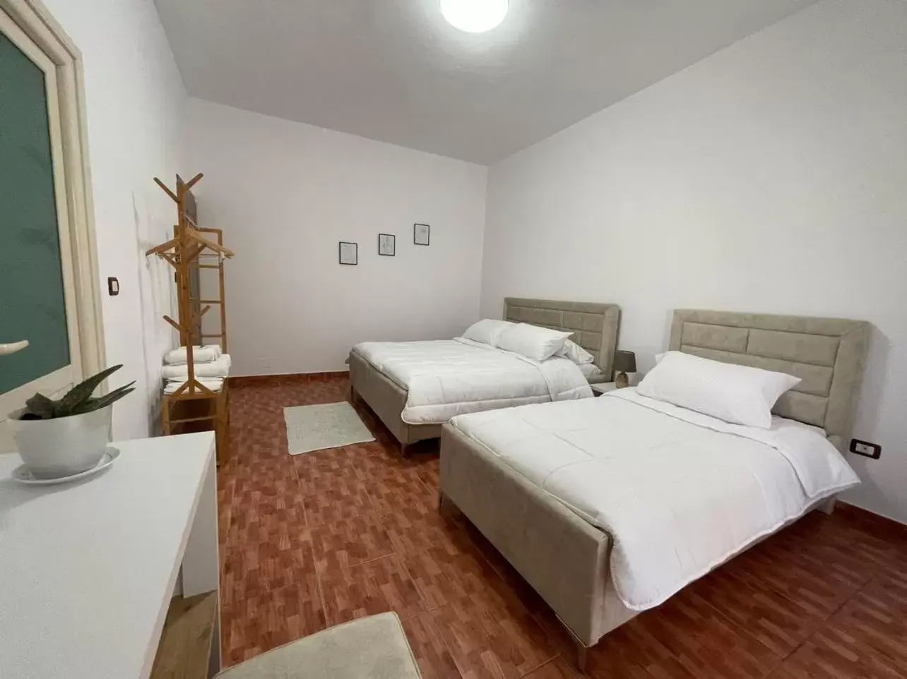 Triple Room with Balcony in Villa Oasis Triple Room with Balcony in Villa Oasis