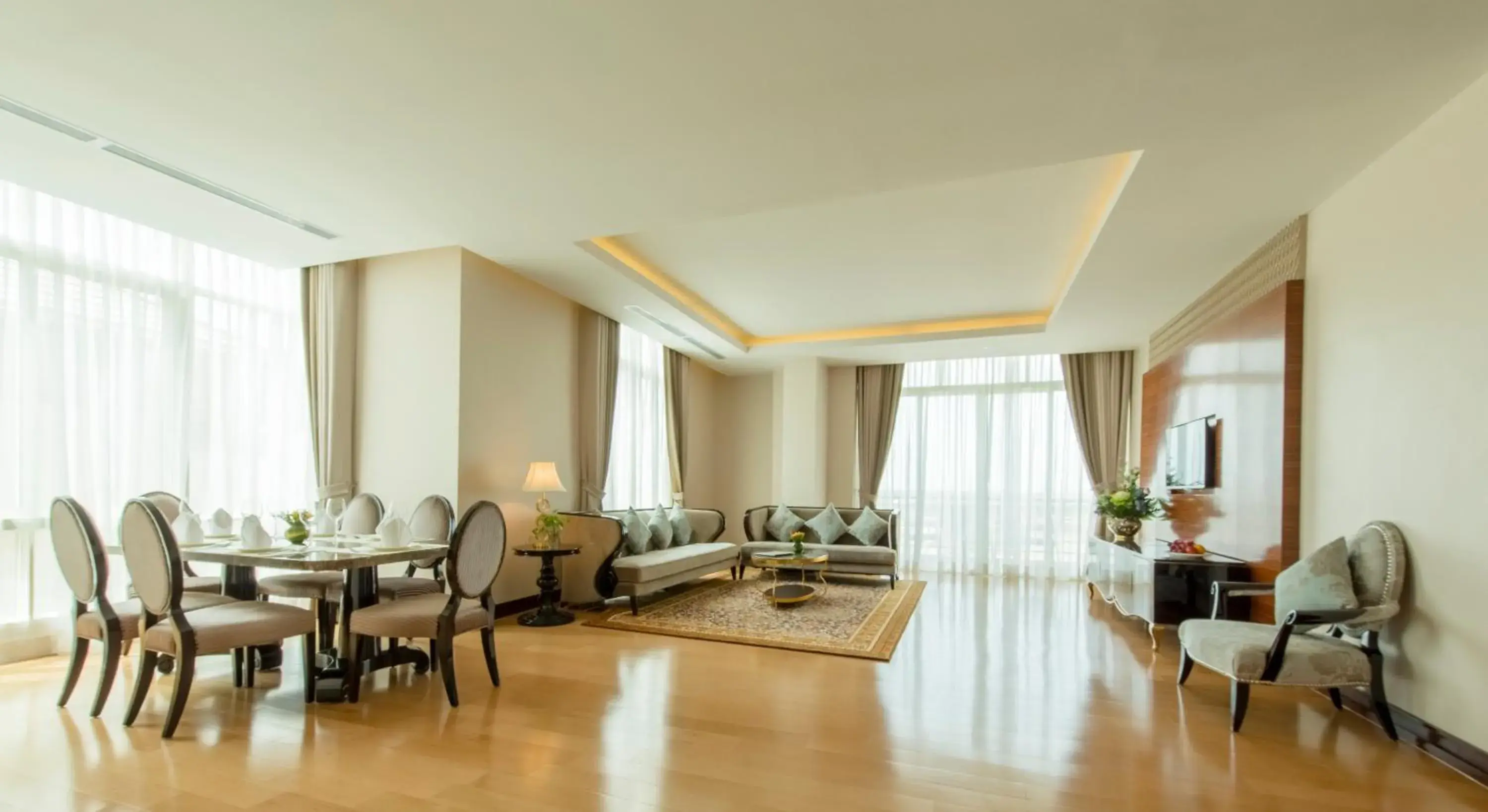 Executive Suite in Garden City Hotel Executive Suite in Garden City Hotel