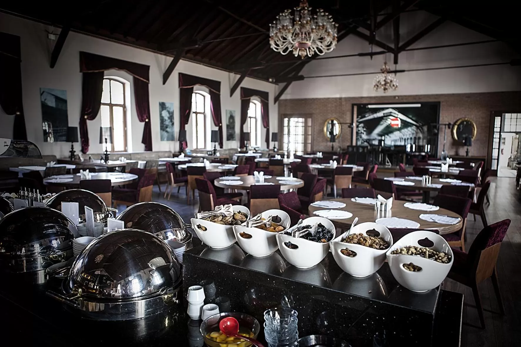 Spring in Montania Special Class Hotel