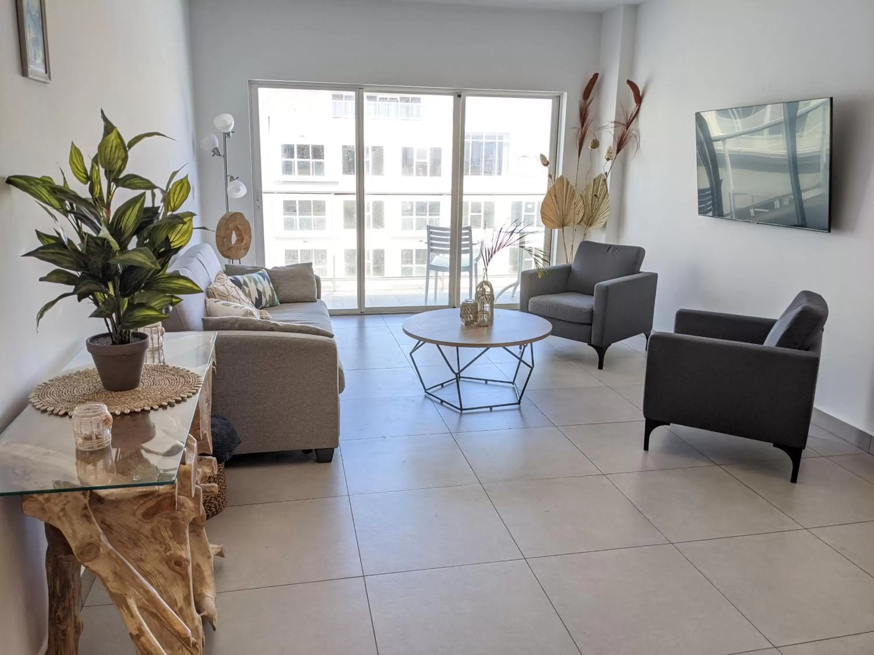 Two-Bedroom Apartment in Luxury condo with infinity pool & ocean view Two-Bedroom Apartment in Luxury condo with infinity pool & ocean view