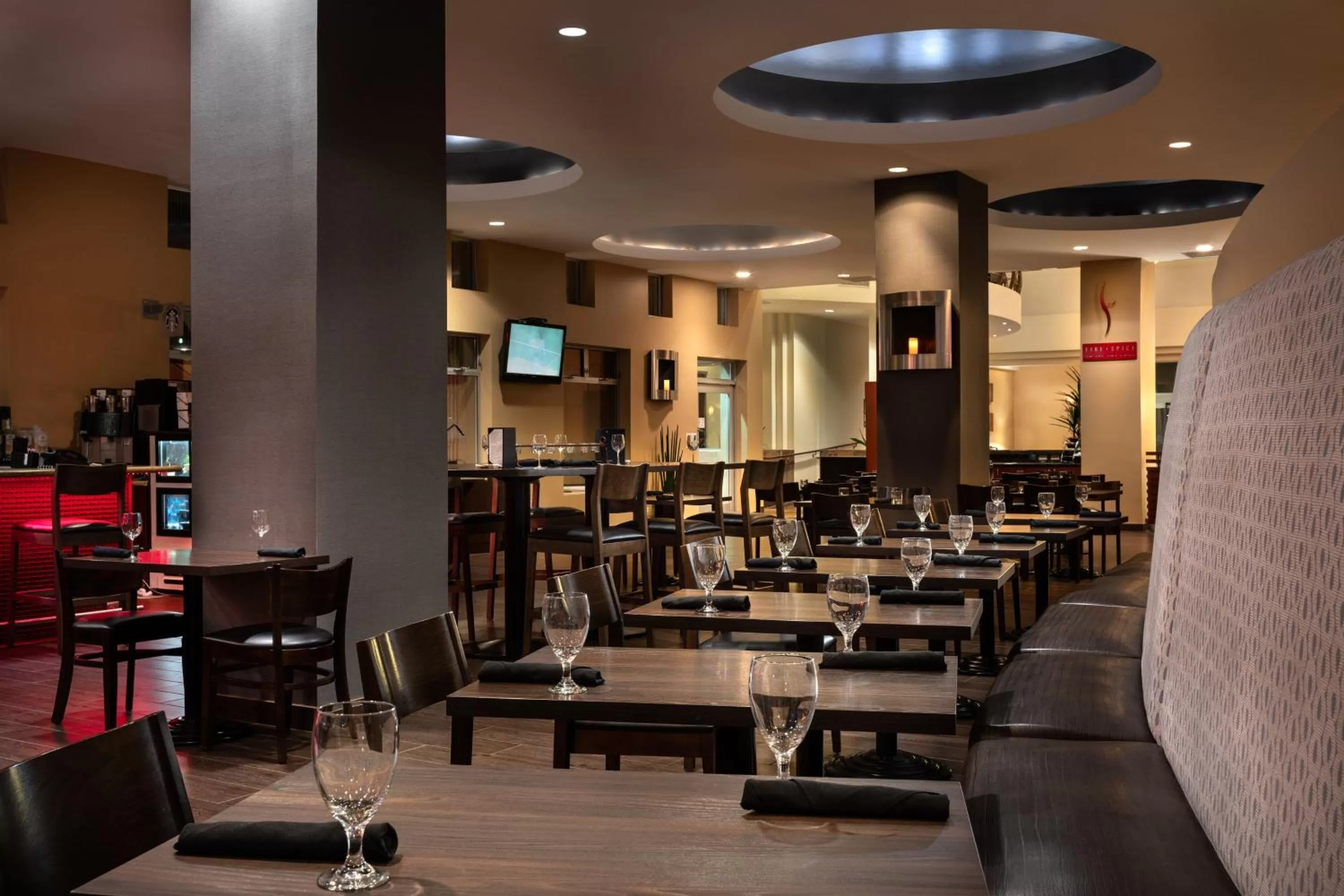 Restaurant/places to eat in Wyndham Phoenix Airport - Tempe