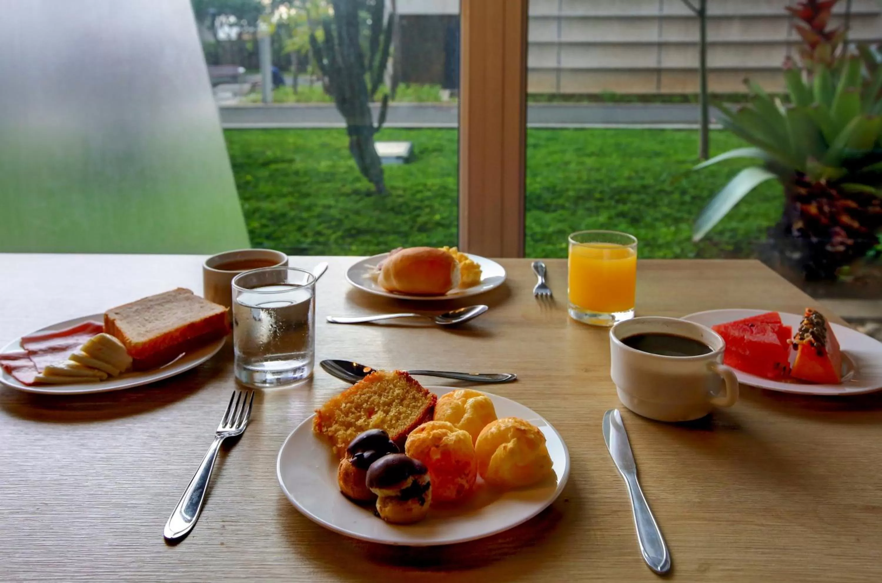 Continental breakfast in ibis budget Tambore