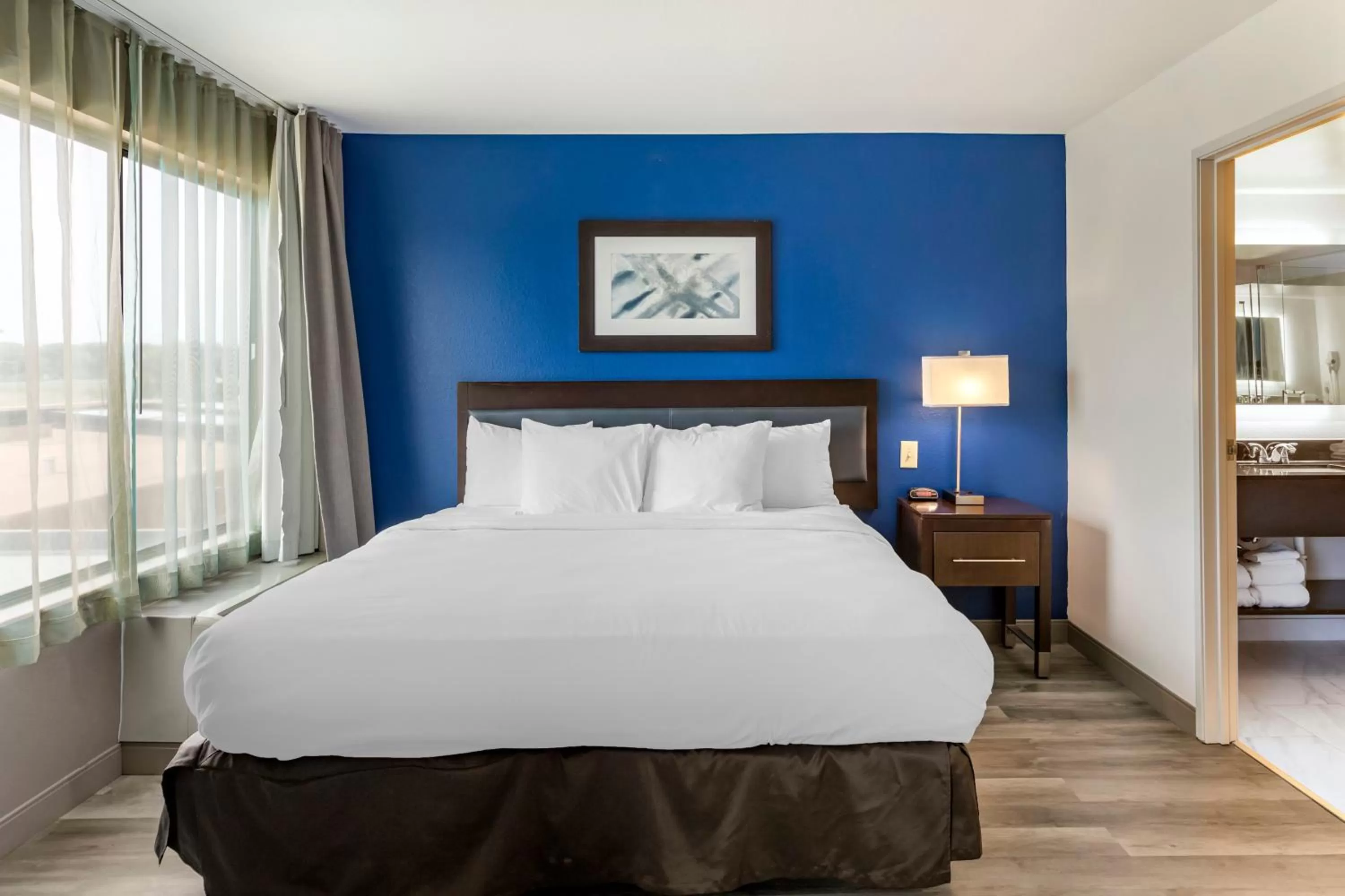 Bed in Comfort Inn & Suites Grand Blanc-Flint