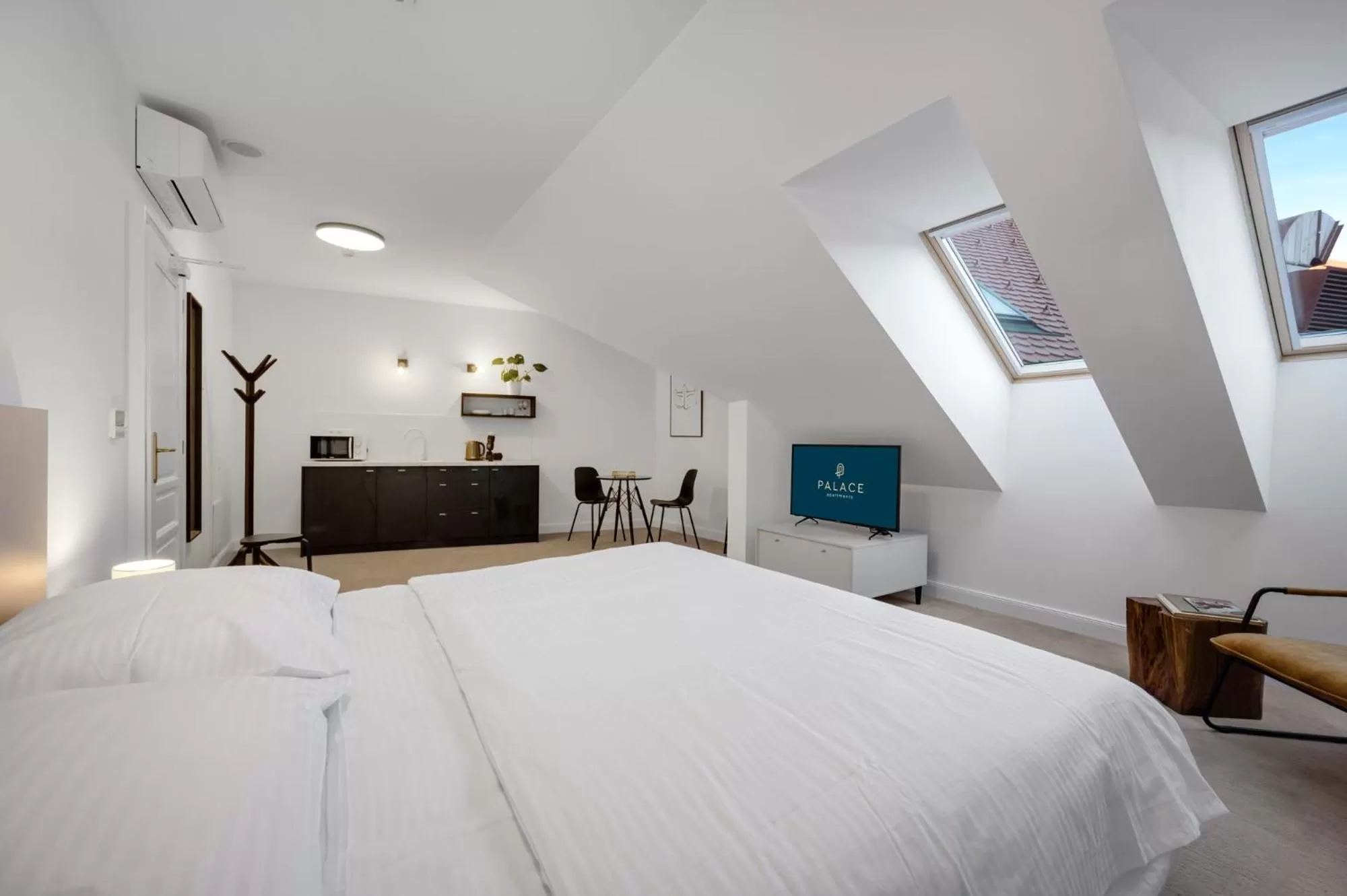 TV and multimedia, Bed in Palace Apartments