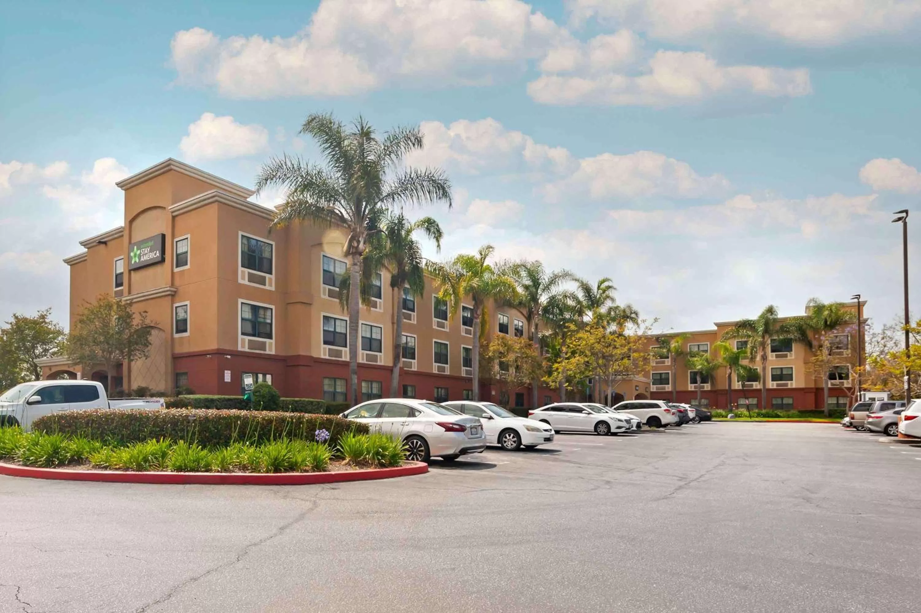 Property building in Extended Stay America Suites - Los Angeles - Torrance Harborgate Way