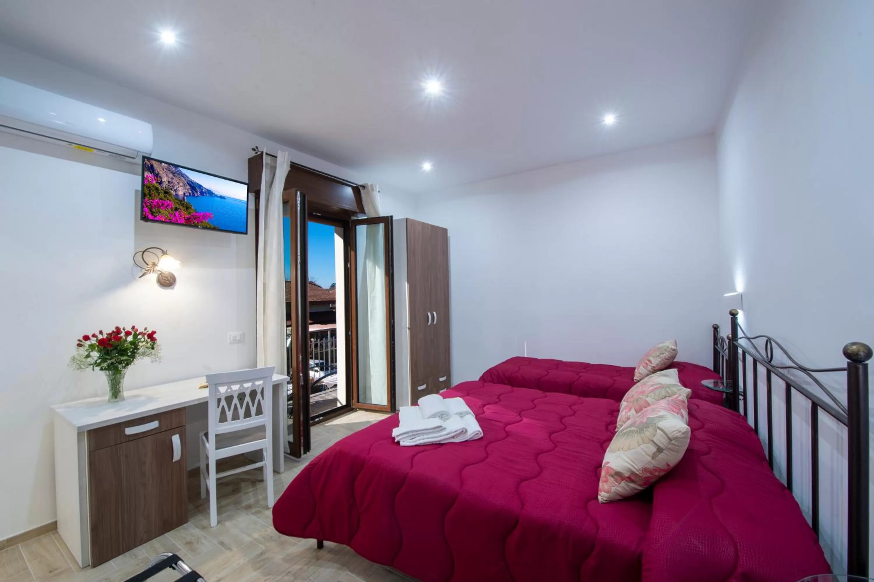 Photo of the whole room, Bed in Il Ritrovo degli dei