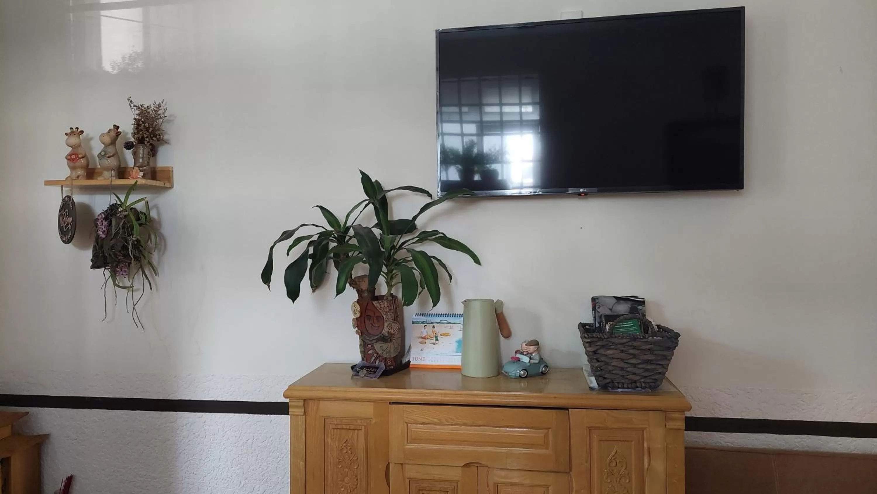 TV/Entertainment Center in My Dream hostel