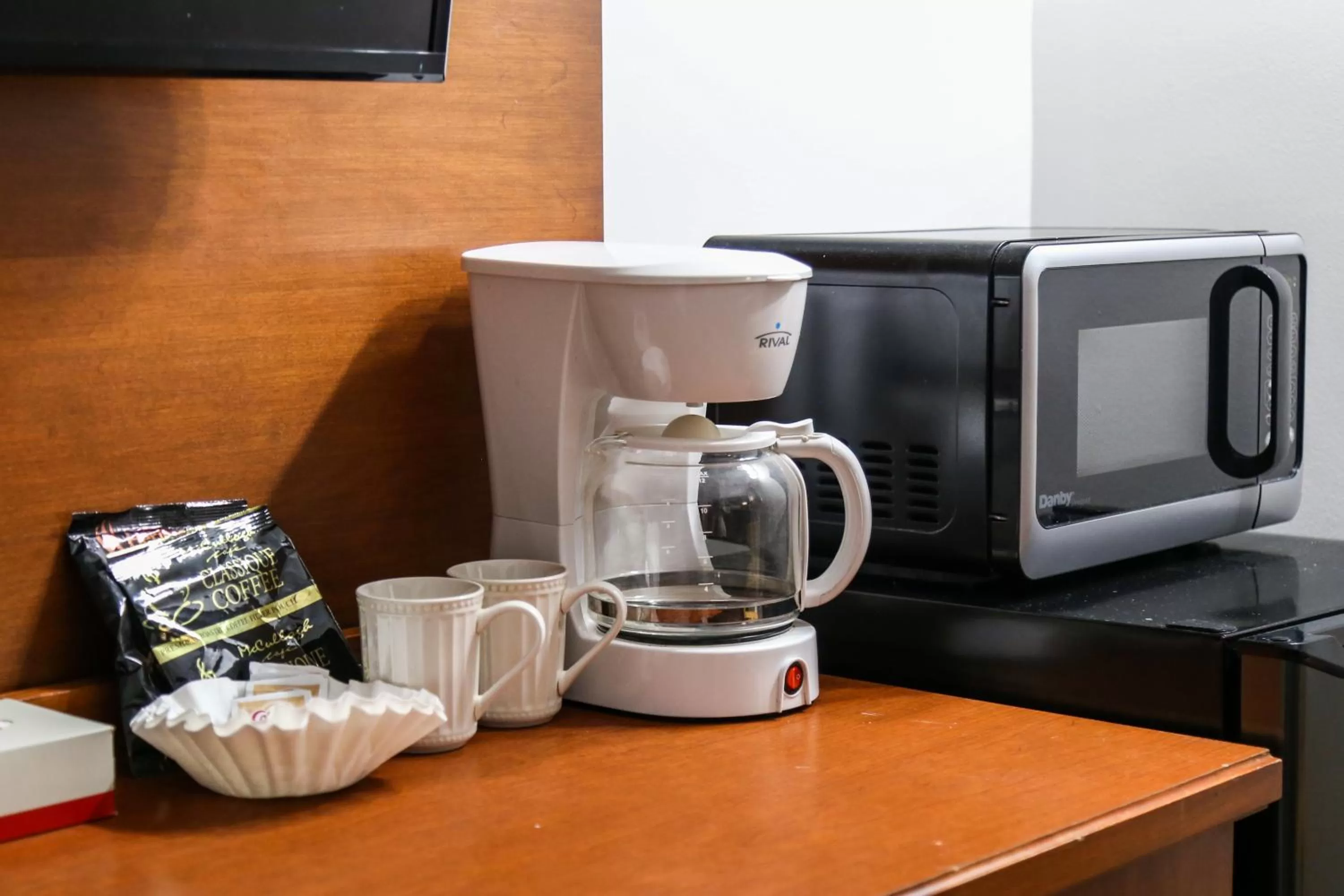 Coffee/tea facilities in Spanish Villa Resort