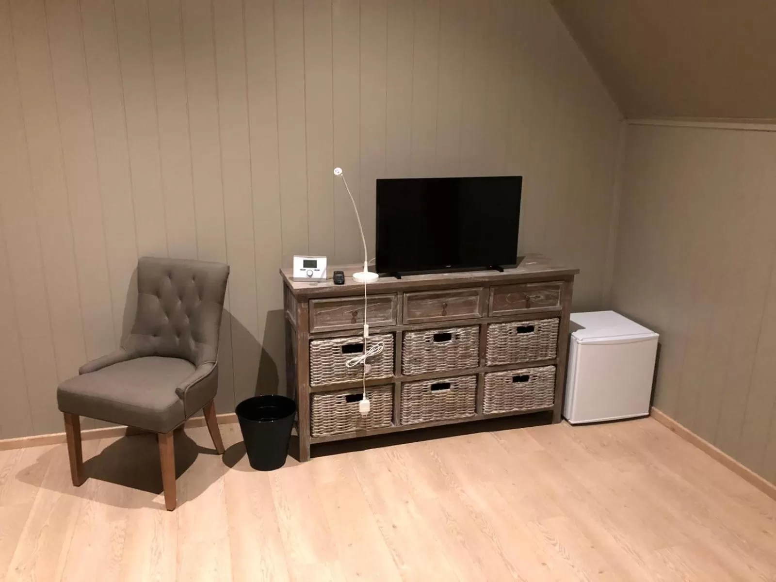 TV/Entertainment Center in B&B De Dulle Koe