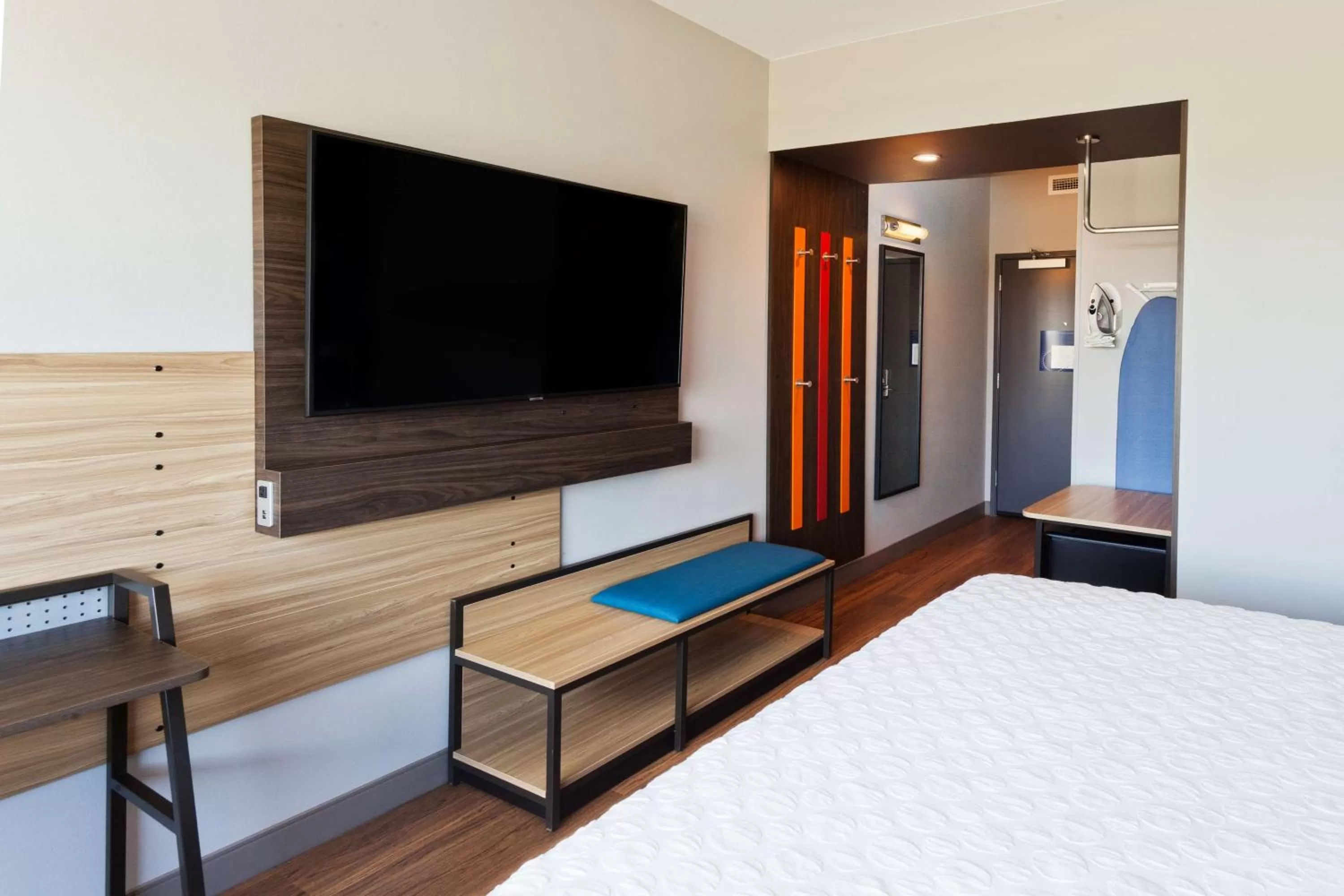 Bedroom, Bed in Tru By Hilton Prattville