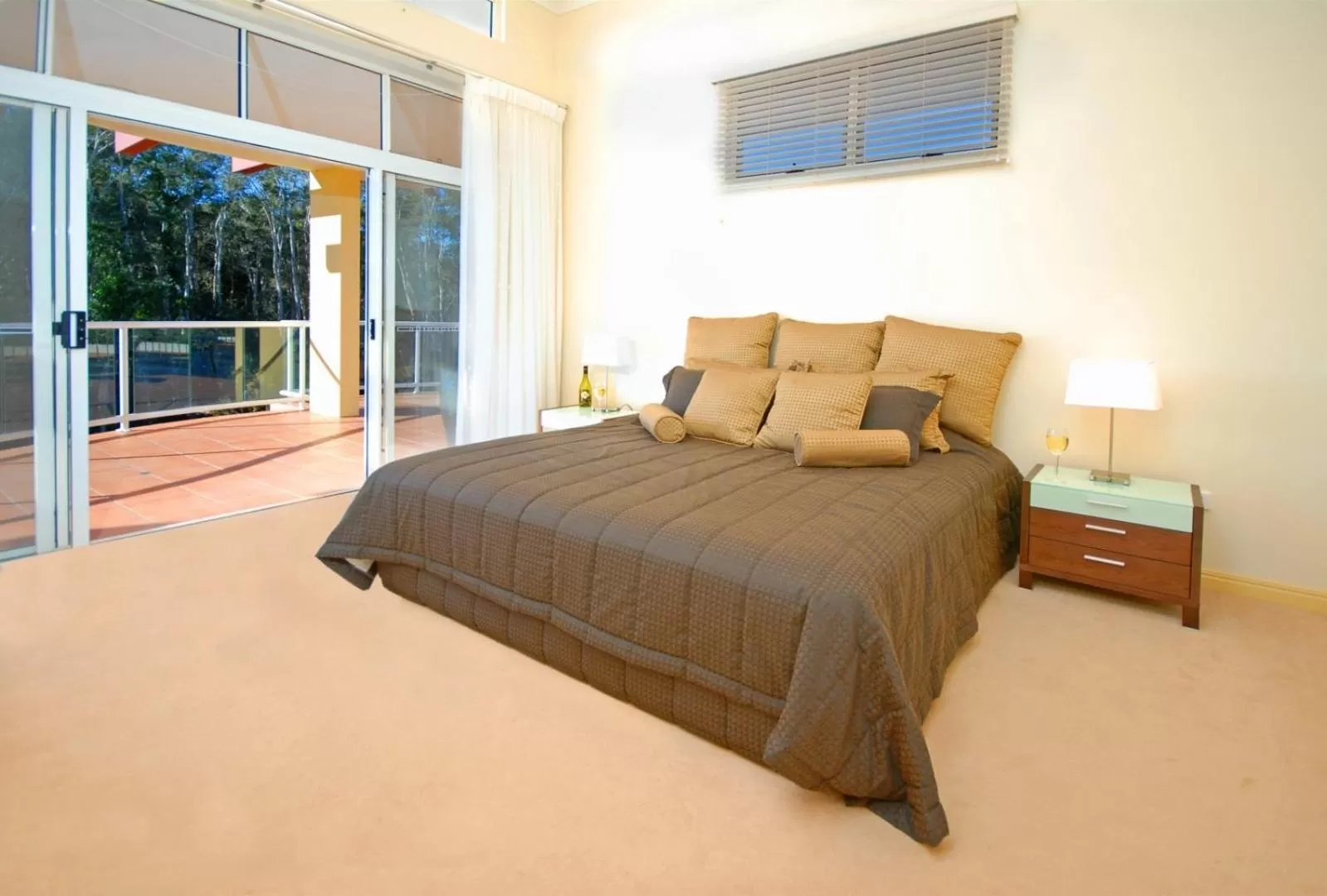 Photo of the whole room, Bed in Magnolia Lane Apartments