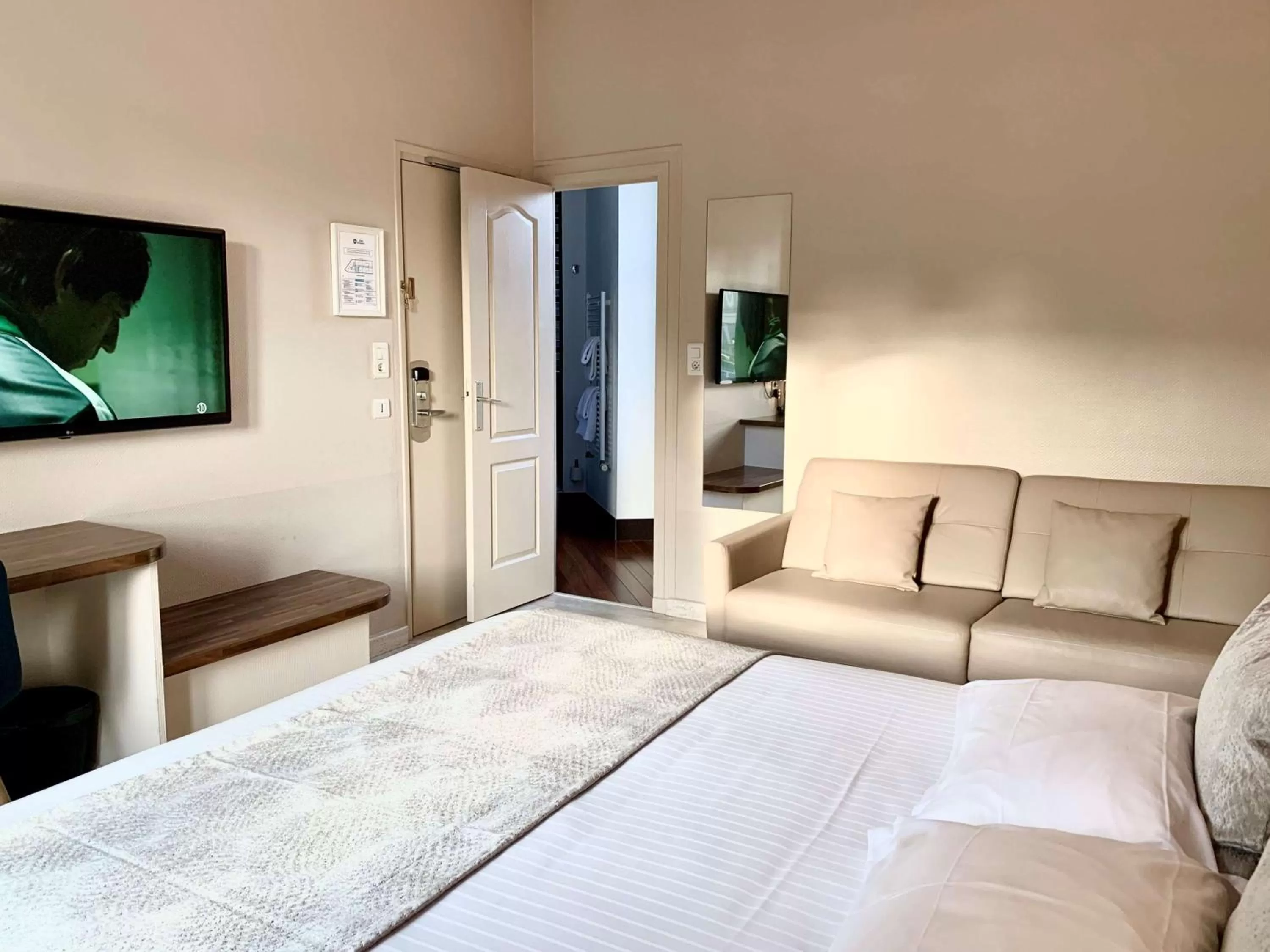 Photo of the whole room, Bed in Best Western Hôtel Des Voyageurs