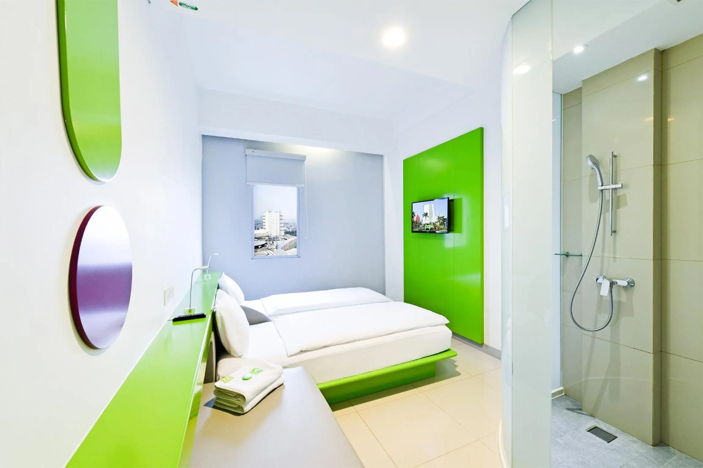 Shower in POP! Hotel Kelapa Gading