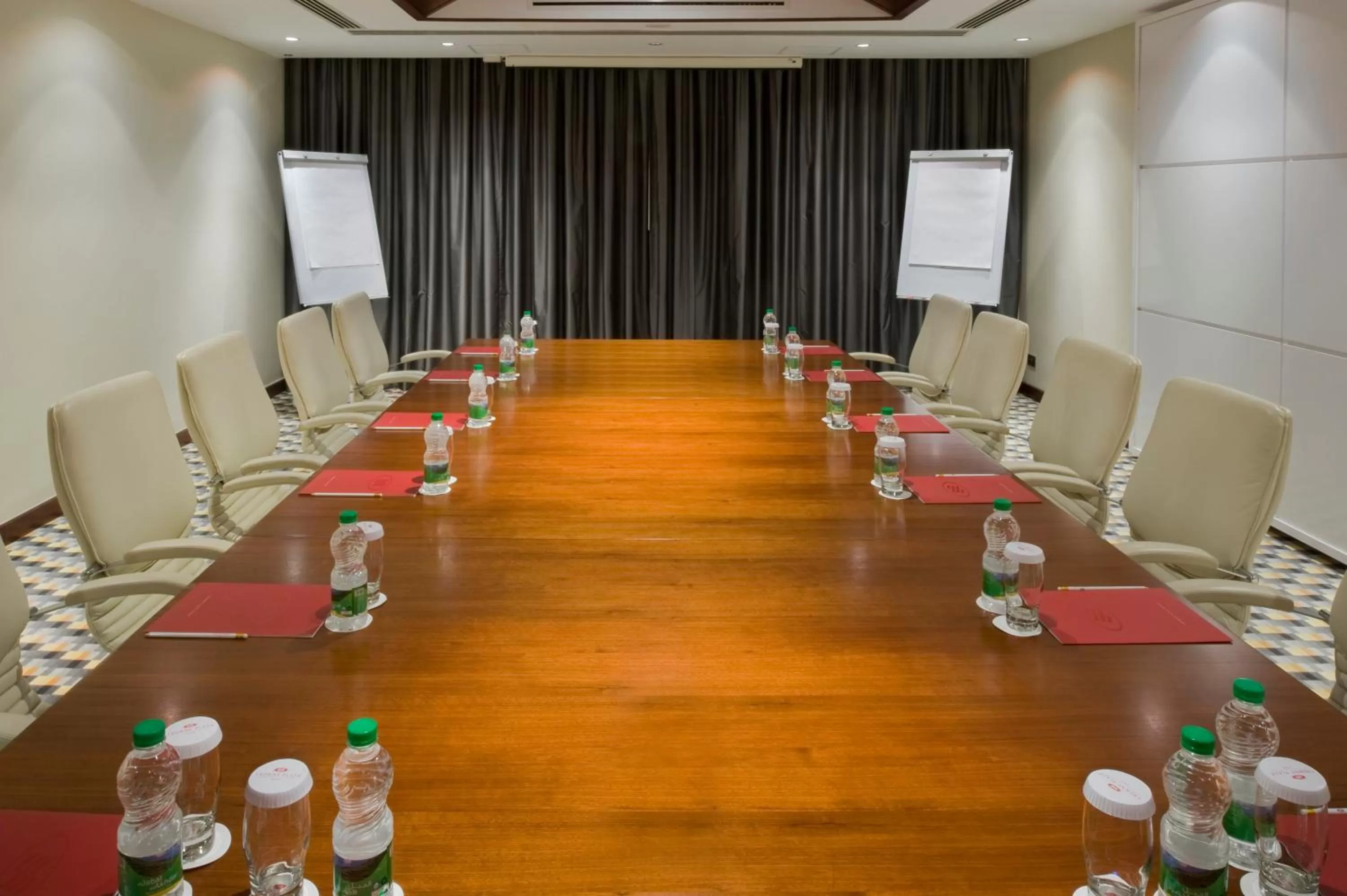 Meeting/conference room in Crowne Plaza Sohar by IHG