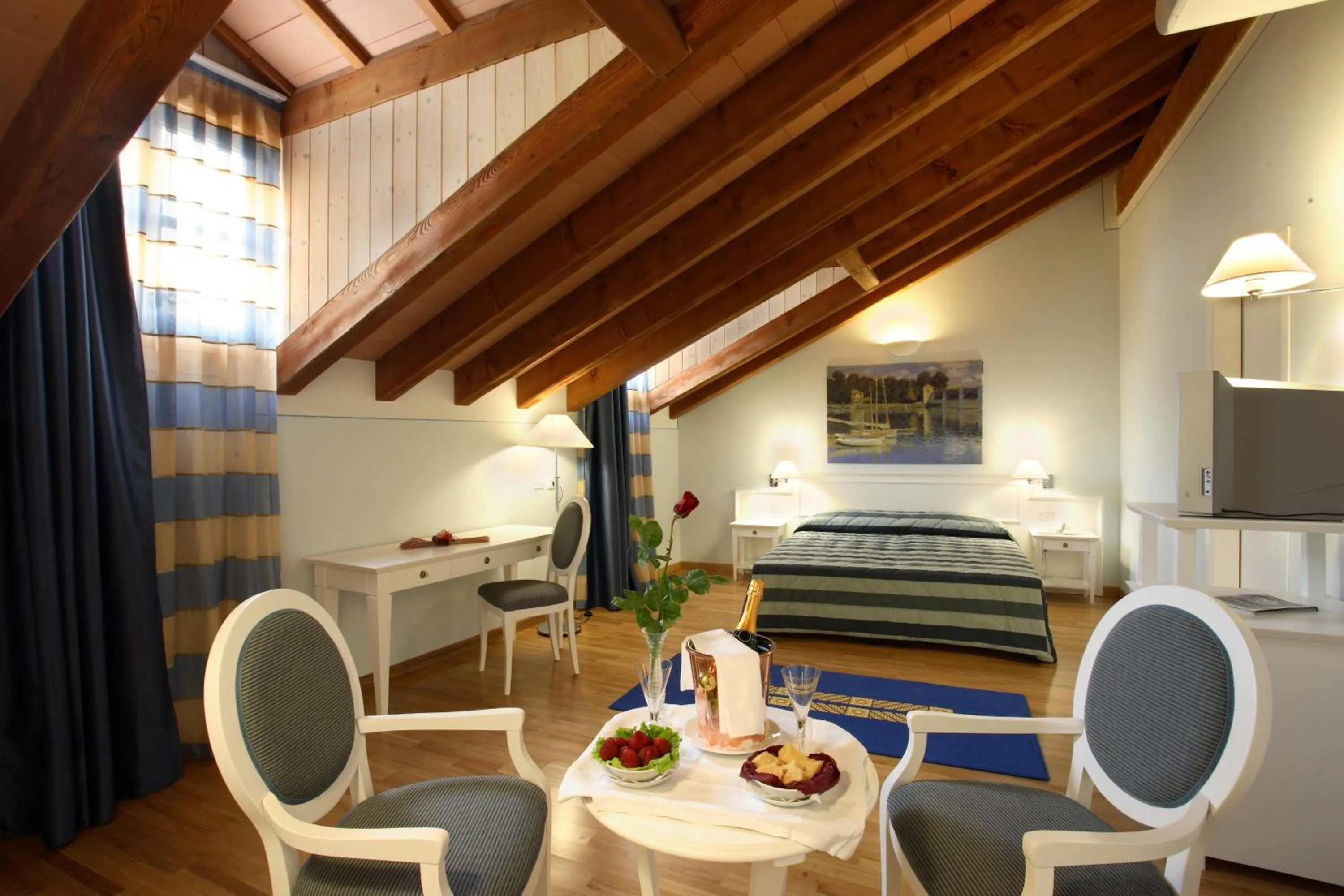 Photo of the whole room in Casa Romagnosi