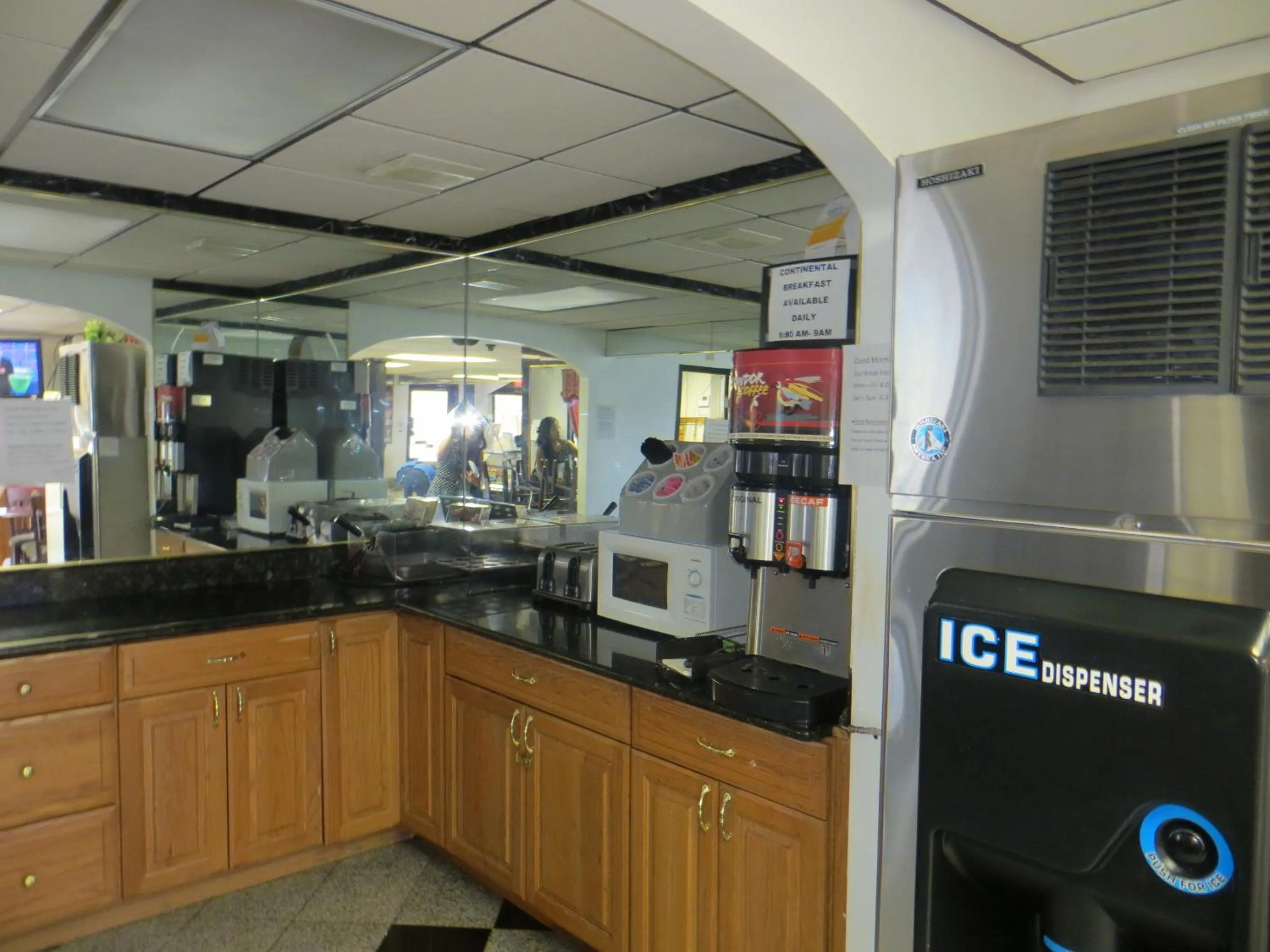 Continental breakfast in Gurnee Motel