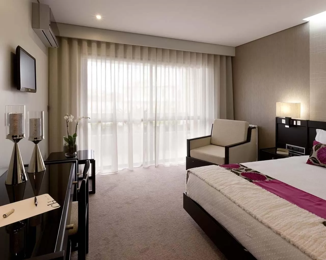 Bedroom, Bed in Cardal Hotel