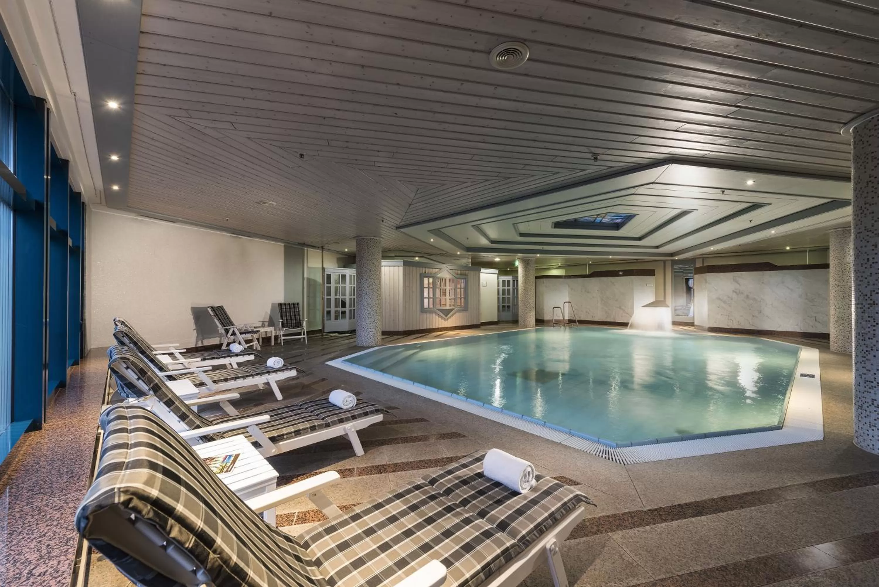 Swimming pool in Maritim Airport Hotel Hannover