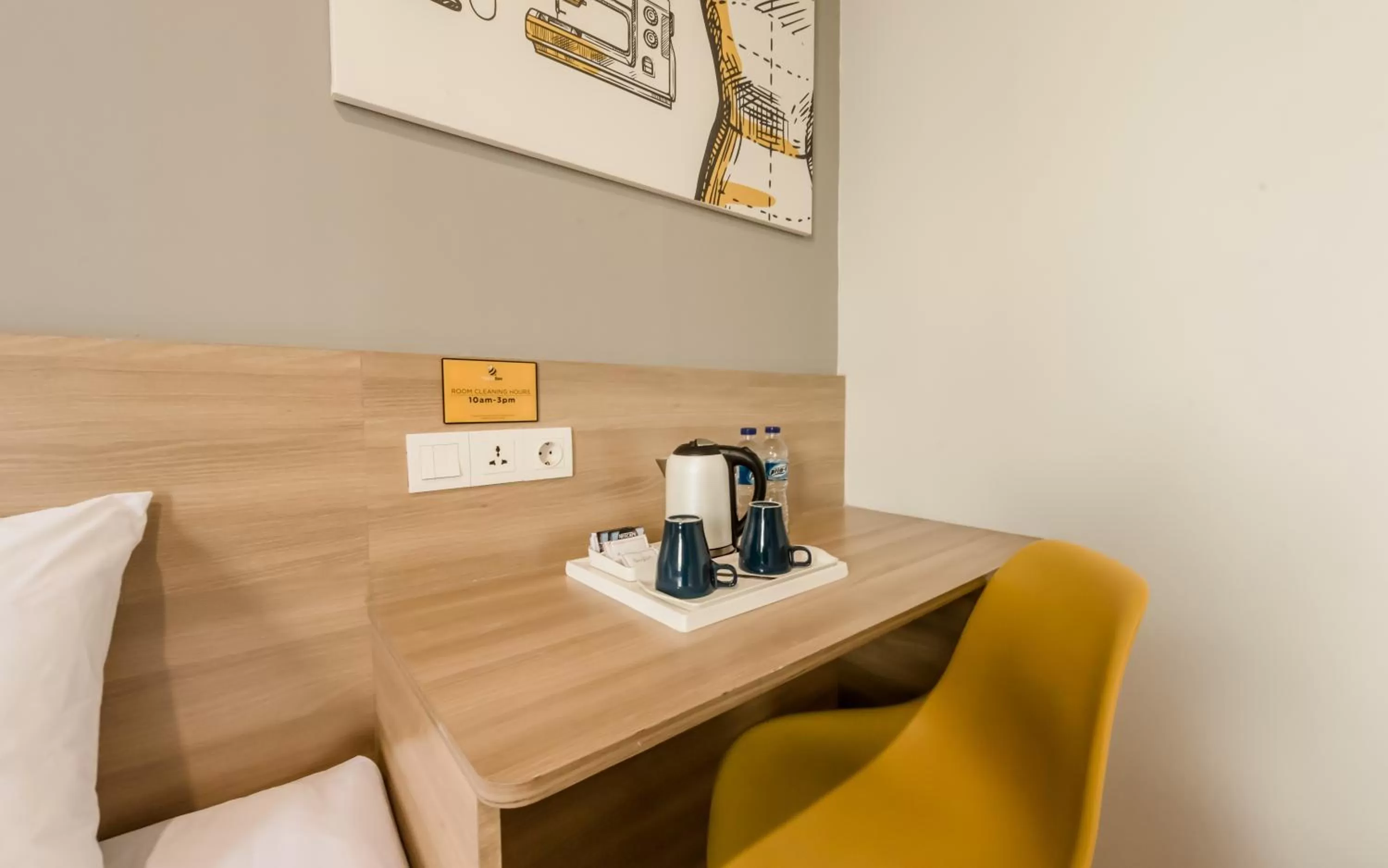 Coffee/tea facilities in Yellow Bee Tanah Abang