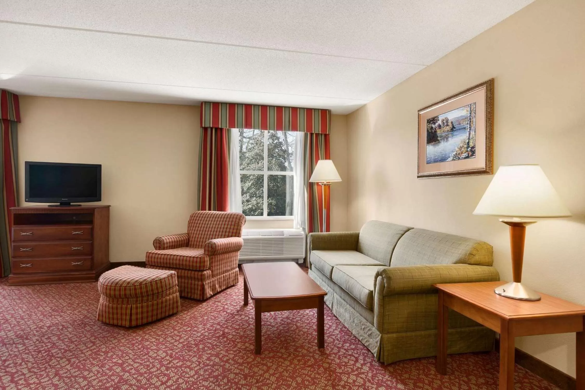 Living room in Hampton Inn & Suites Williamsburg Historic District
