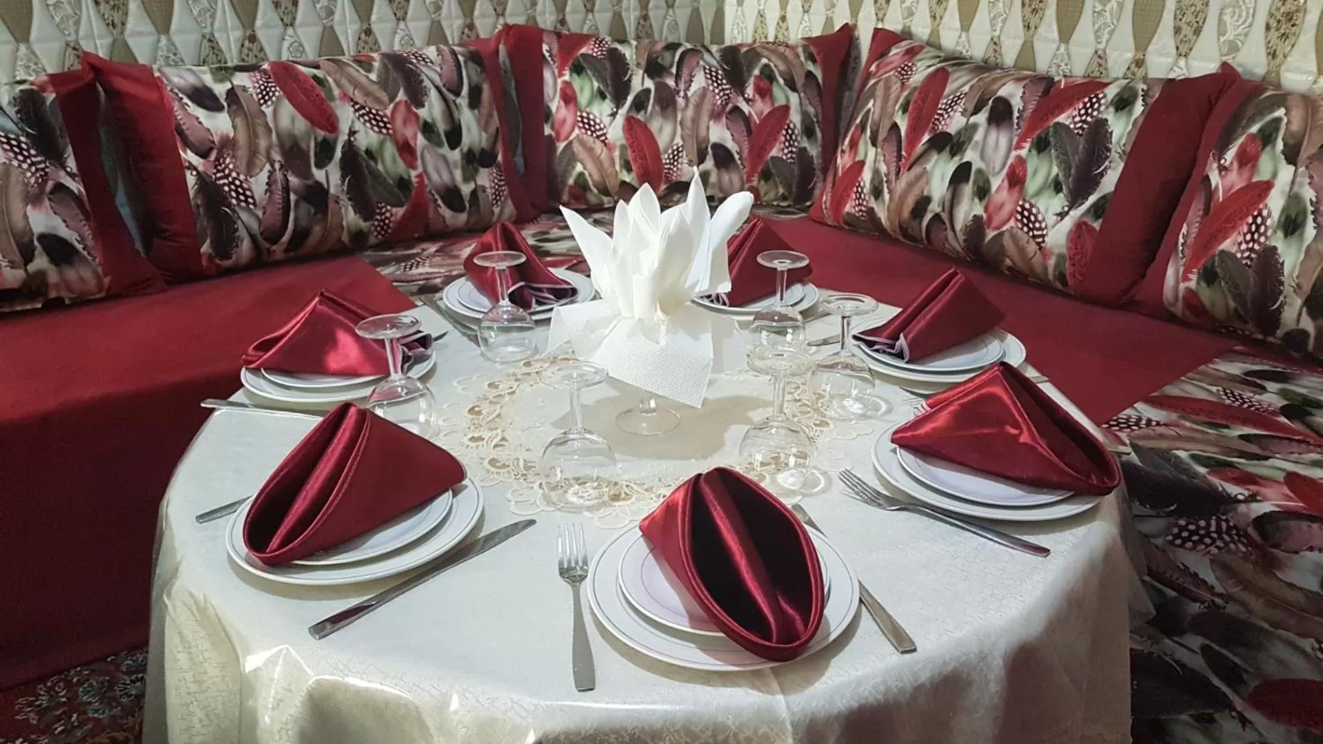 Restaurant/Places to Eat in Hotel Nice 06