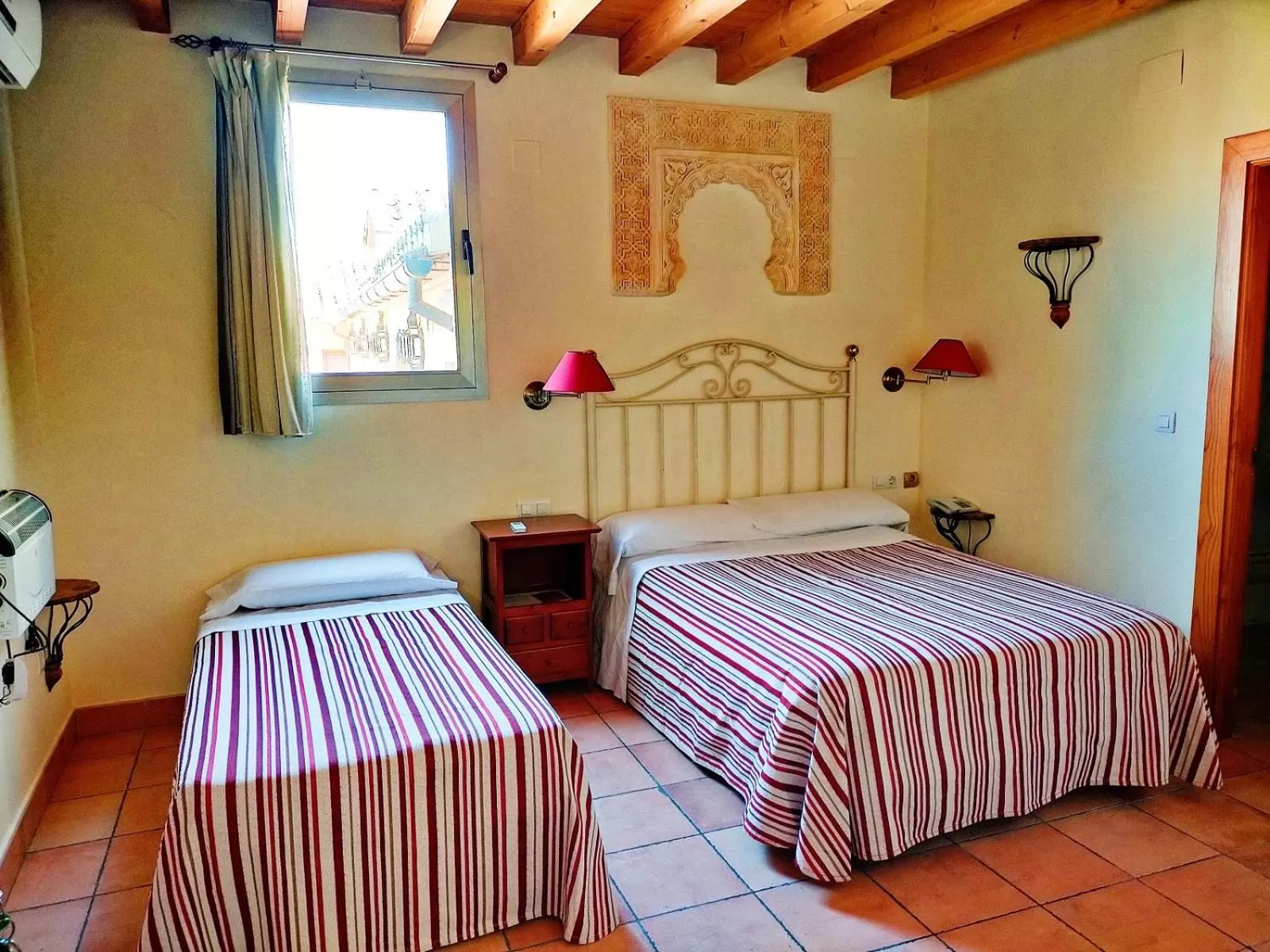 Bedroom, Bed in Abadía Hotel